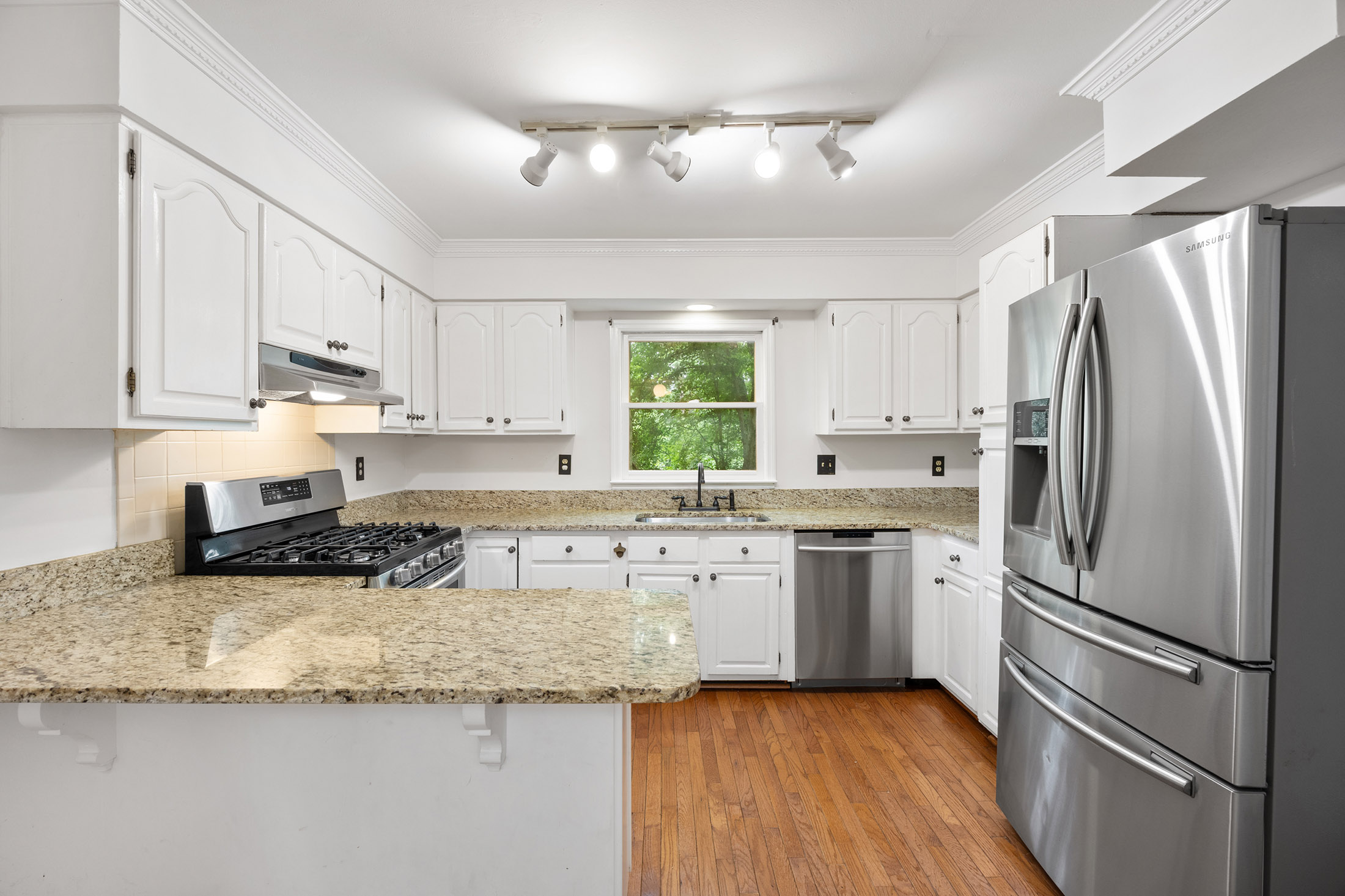  Morningside End-unit Townhome Combines Location, Privacy and Value - 物件實景