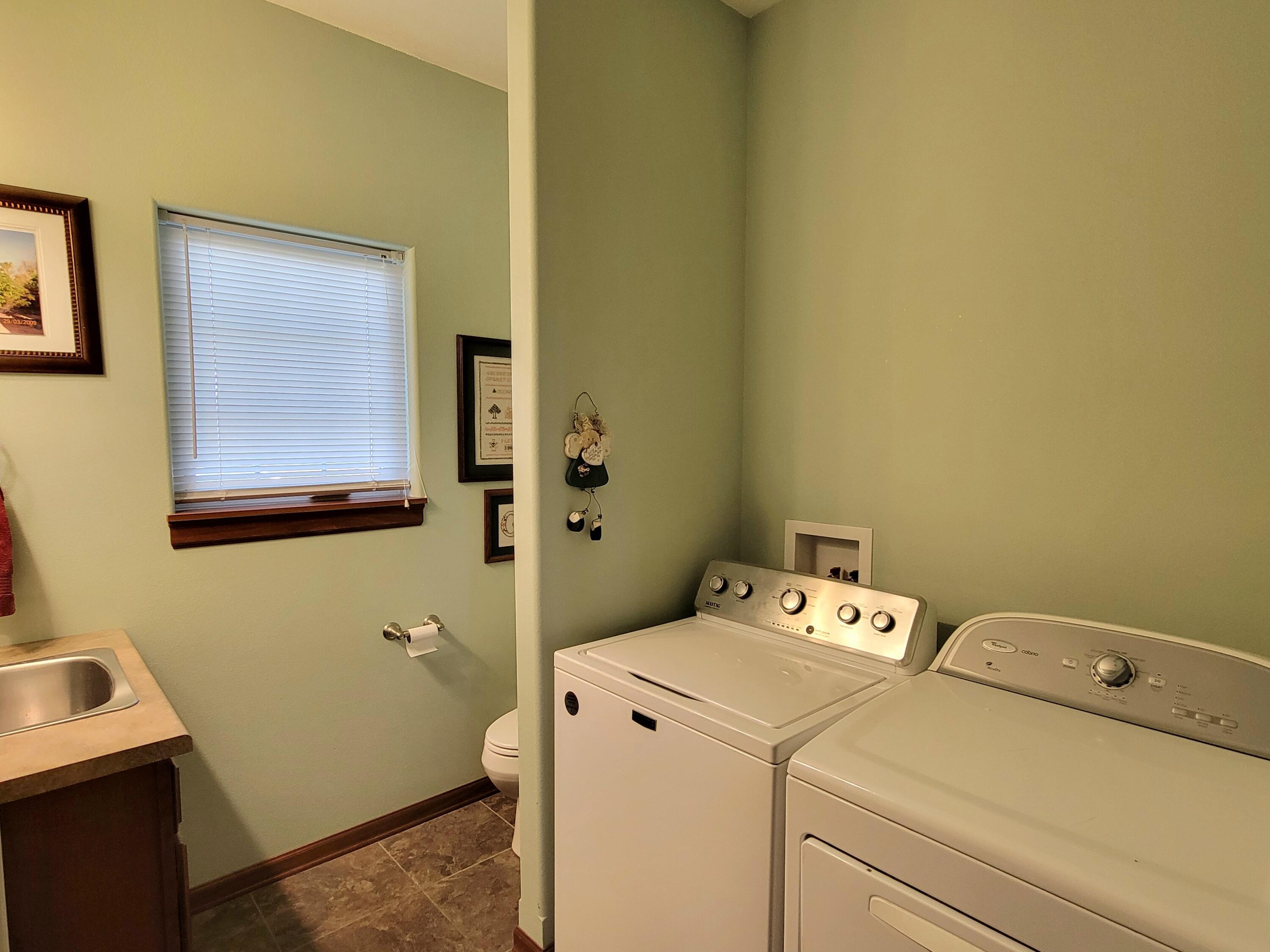Aberdeen, South Dakota, 57401, United States, 5 Bedrooms Bedrooms, ,4 BathroomsBathrooms,Residential,For Sale,1931834