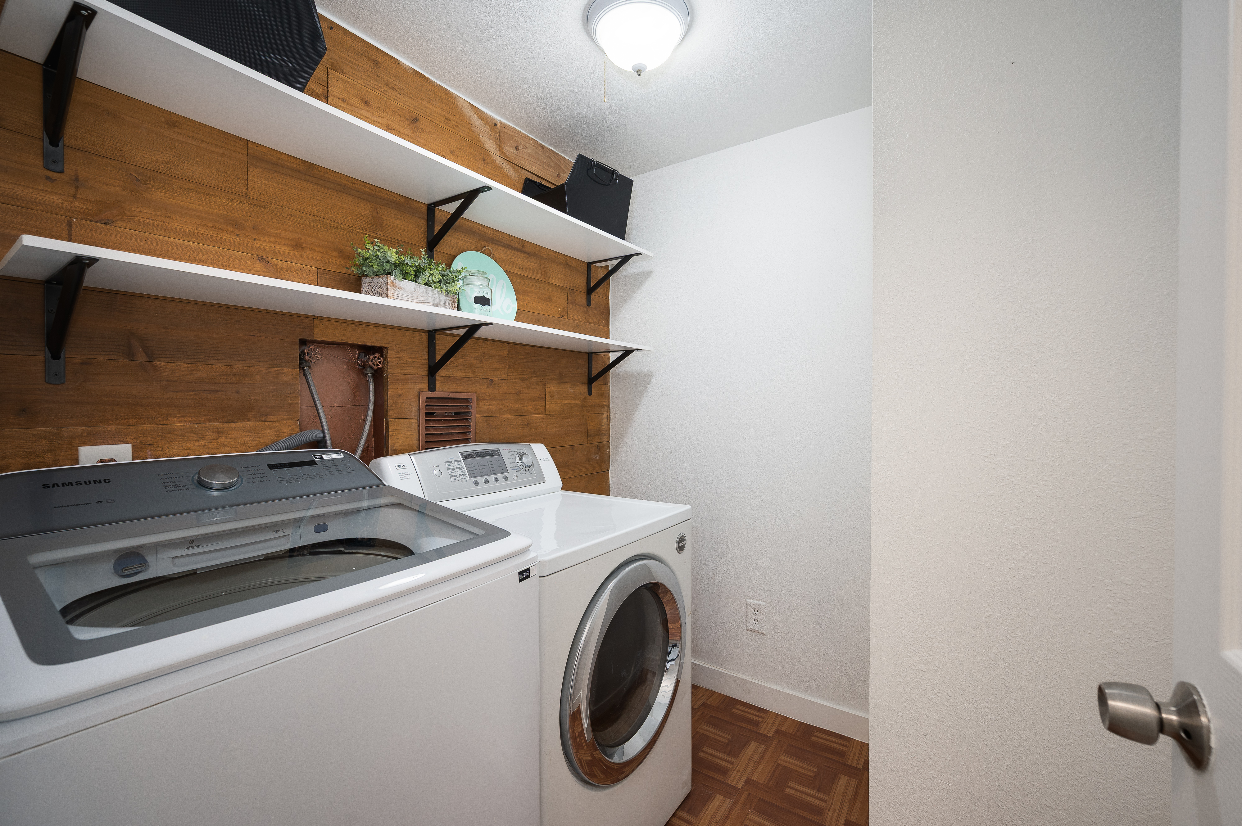  Beautifully Updated Tri-Level Home in Montbello - 物件實景