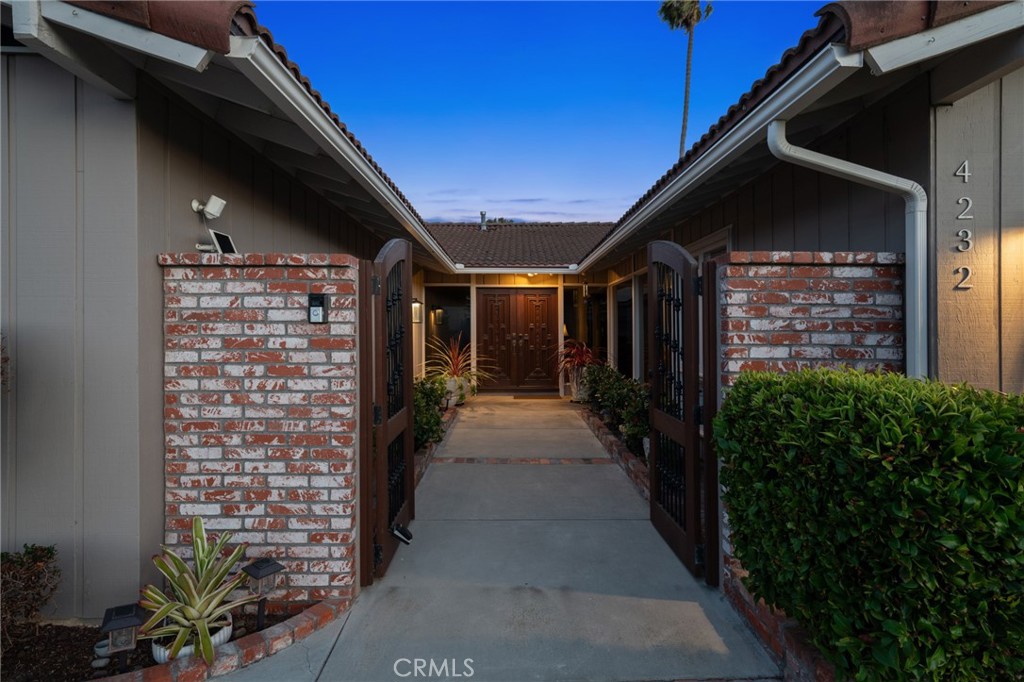 Huntington Beach, California, 92649, United States, 3 Bedrooms Bedrooms, ,2 BathroomsBathrooms,Residential,For Sale,1901956