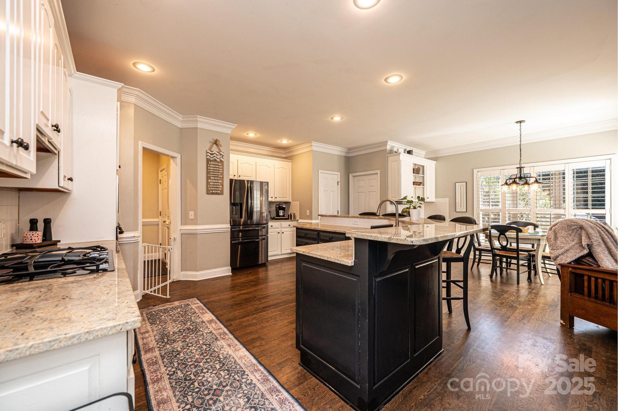 Hickory, North Carolina, 28601, United States, 5 Bedrooms Bedrooms, ,5 BathroomsBathrooms,Residential,For Sale,1758743