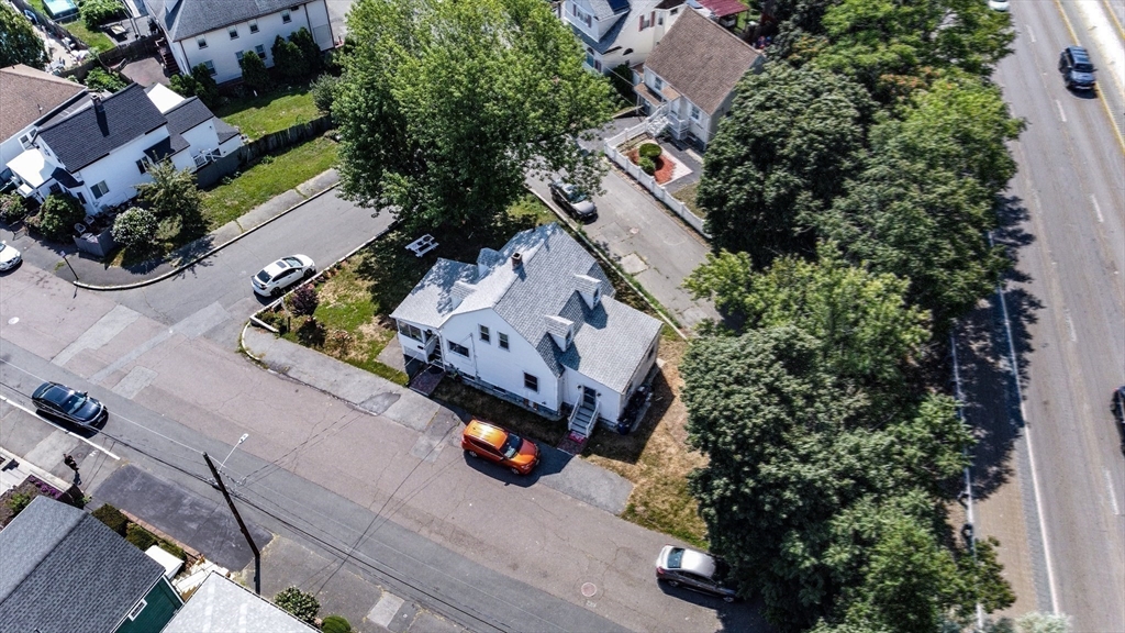 Revere, Massachusetts, 02151, United States, 3 Bedrooms Bedrooms, ,2 BathroomsBathrooms,Residential,For Sale,1942979