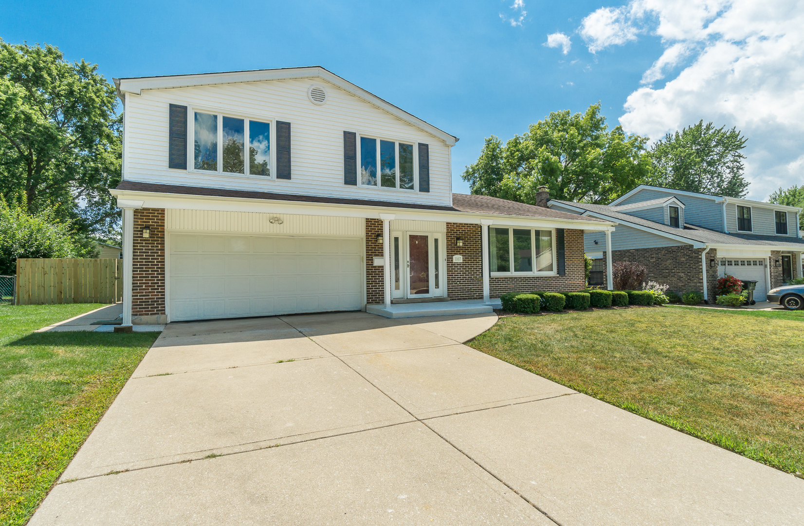 Arlington Heights, Illinois, 60005, United States, 5 Bedrooms Bedrooms, ,3 BathroomsBathrooms,Residential,For Sale,1921058