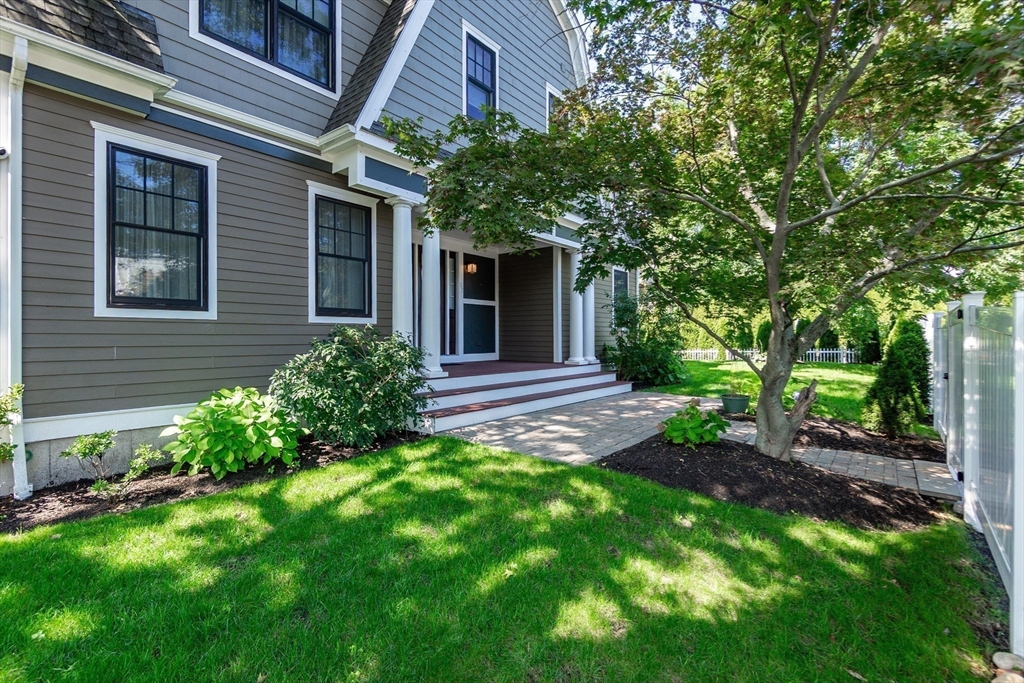Newton, Massachusetts, 02460, United States, 4 Bedrooms Bedrooms, ,5 BathroomsBathrooms,Residential,For Sale,1929492
