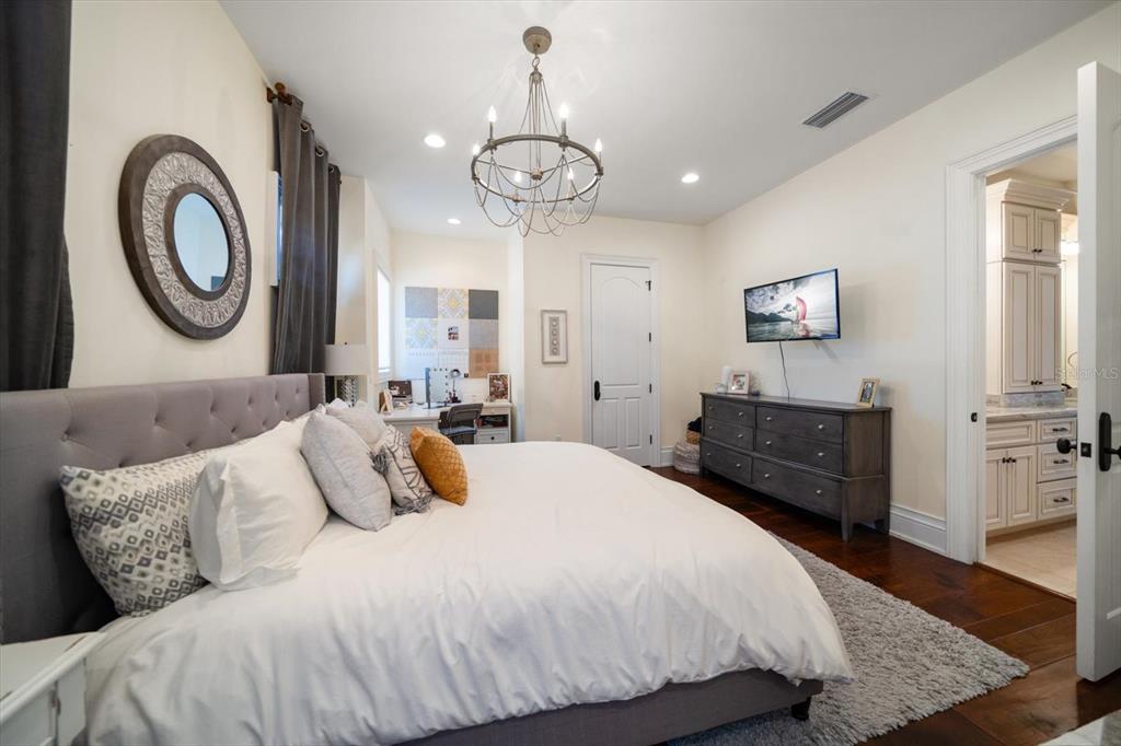 Largo, Florida, 33774, United States, 5 Bedrooms Bedrooms, ,7 BathroomsBathrooms,Residential,For Sale,1876225