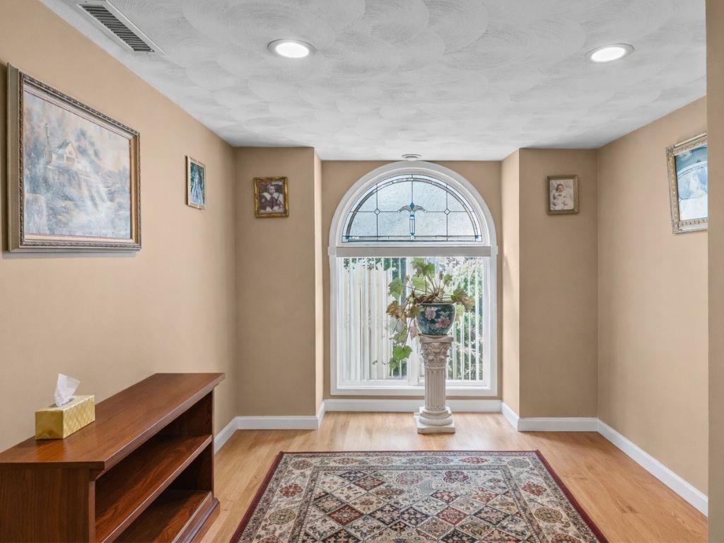 Barrington, Rhode Island, 02806, United States, 3 Bedrooms Bedrooms, ,3 BathroomsBathrooms,Residential,For Sale,2012853