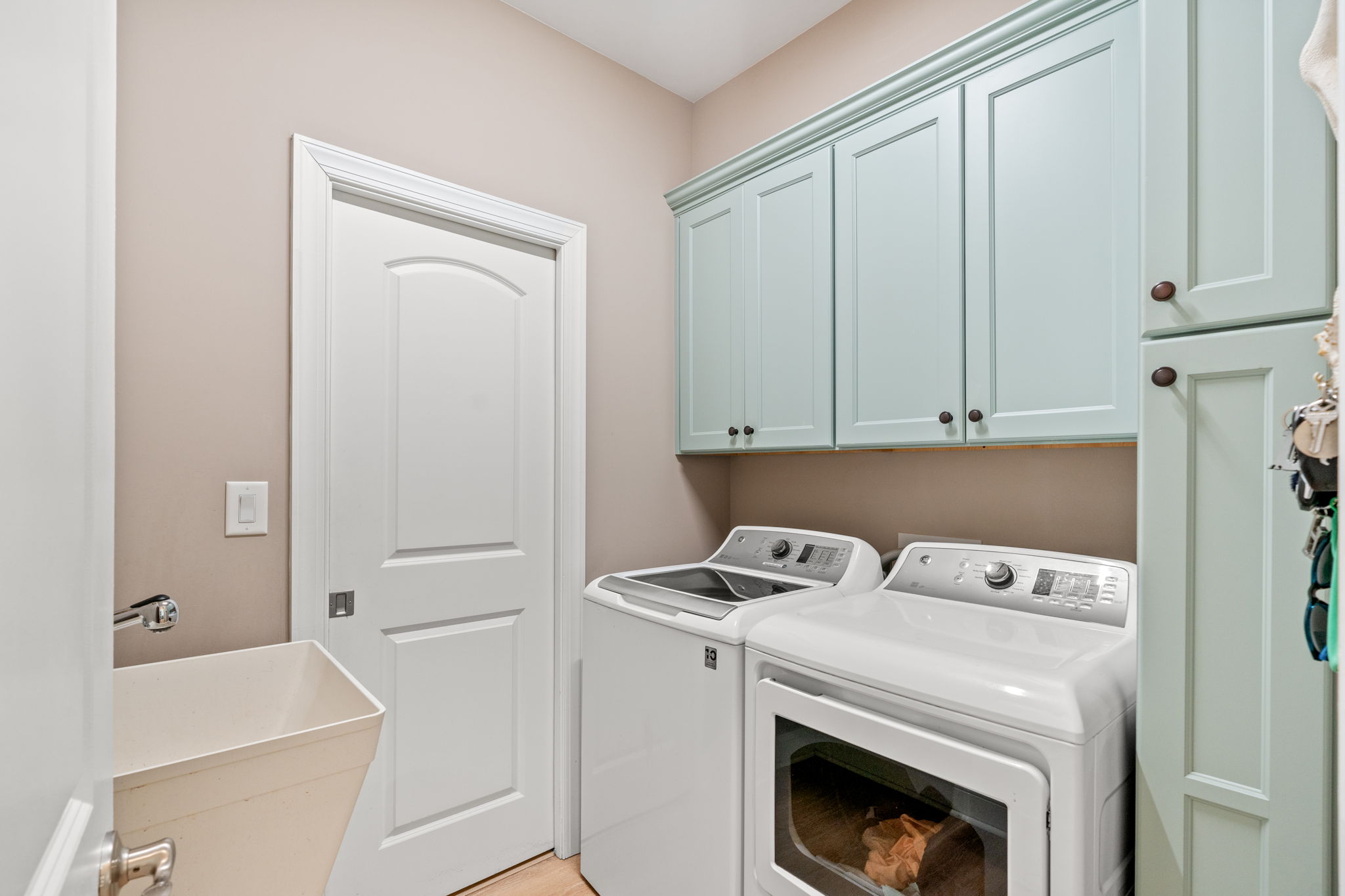 Murrells Inlet, South Carolina, 29576, United States, 5 Bedrooms Bedrooms, ,4 BathroomsBathrooms,Residential,For Sale,1982338