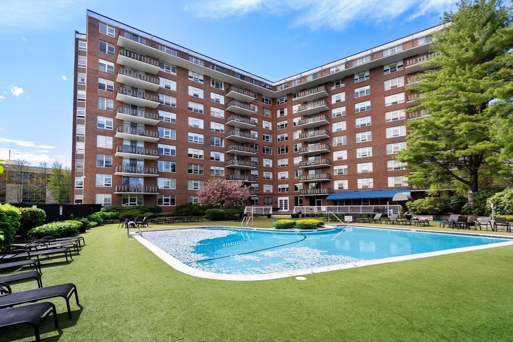 Newton, Massachusetts, 02467, United States, 2 Bedrooms Bedrooms, ,2 BathroomsBathrooms,Residential,For Sale,1847523