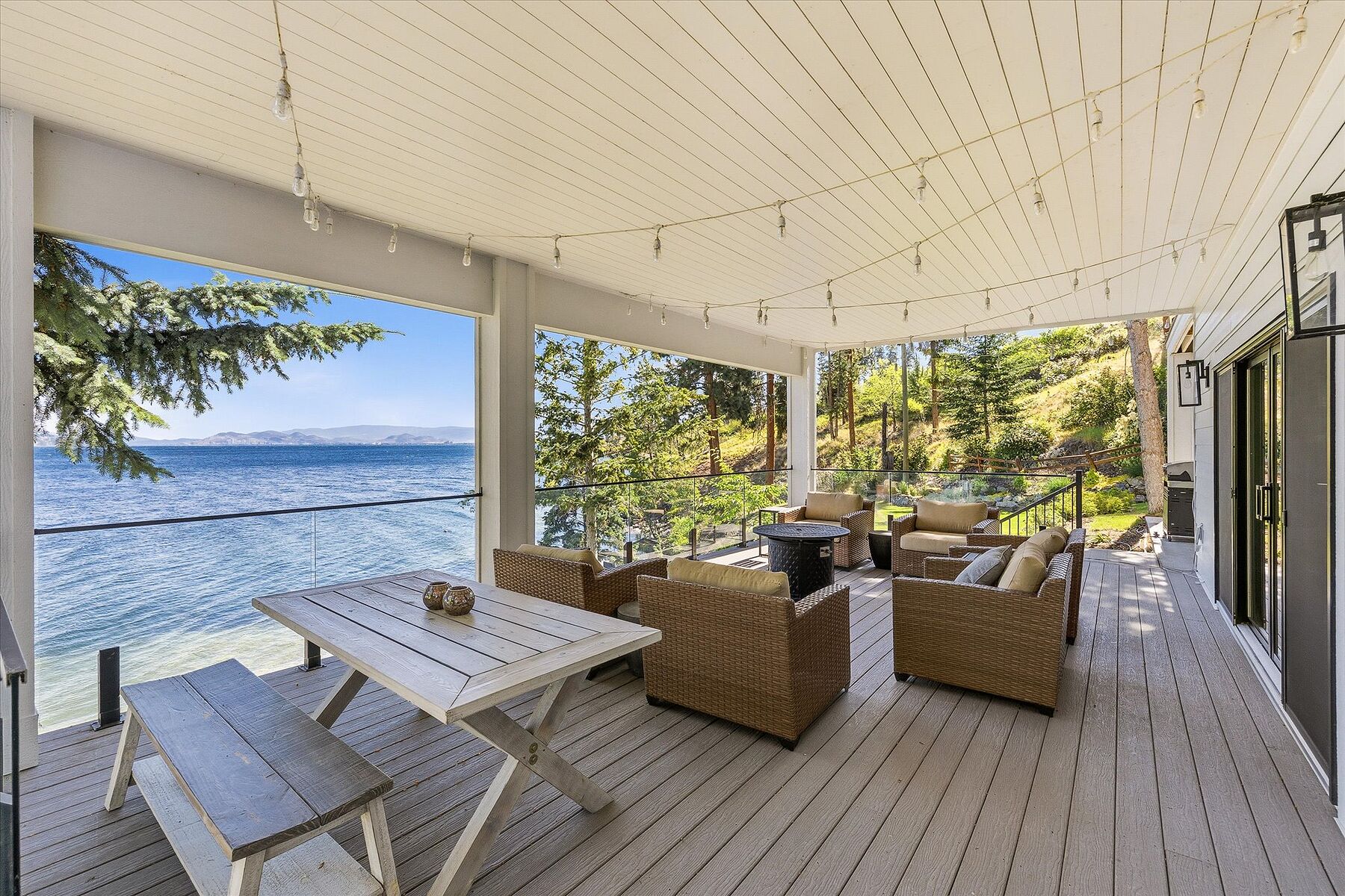  Stunning Home with Privacy - 物件實景