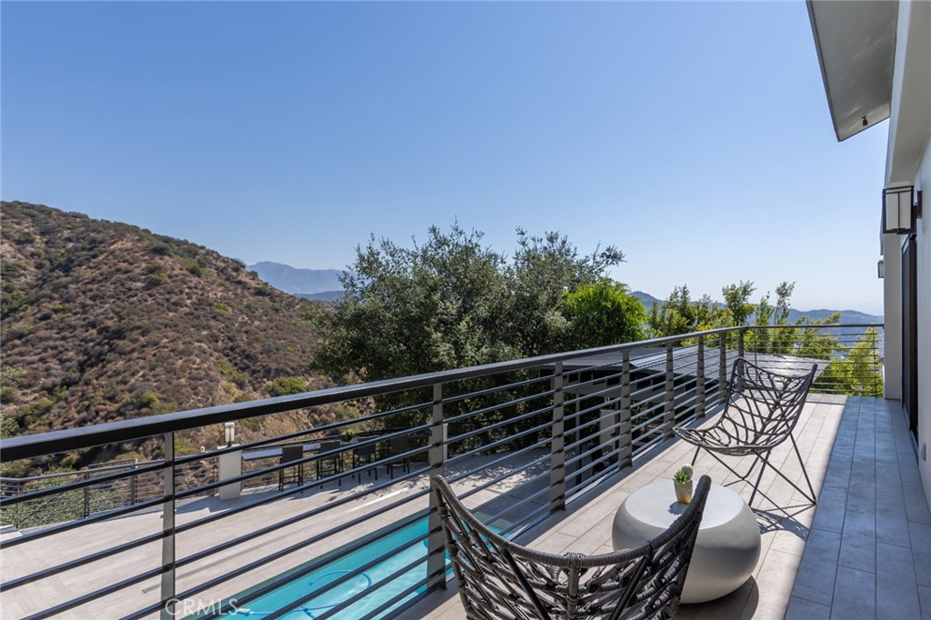 Glendale, California, 91207, United States, 4 Bedrooms Bedrooms, ,5 BathroomsBathrooms,Residential,For Sale,1934698