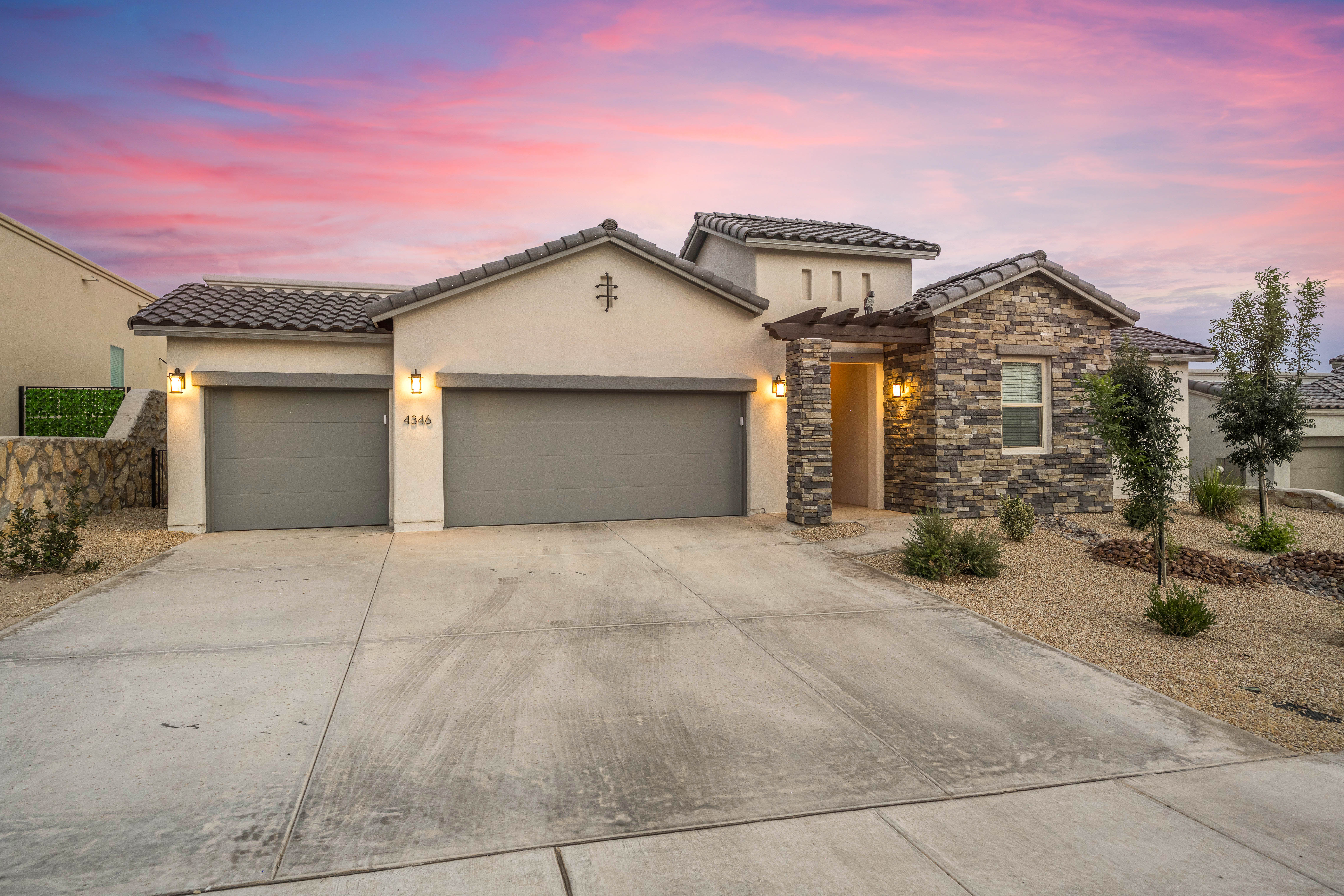 Las Cruces, New Mexico, 88011, United States, 5 Bedrooms Bedrooms, ,3 BathroomsBathrooms,Residential,For Sale,1983891