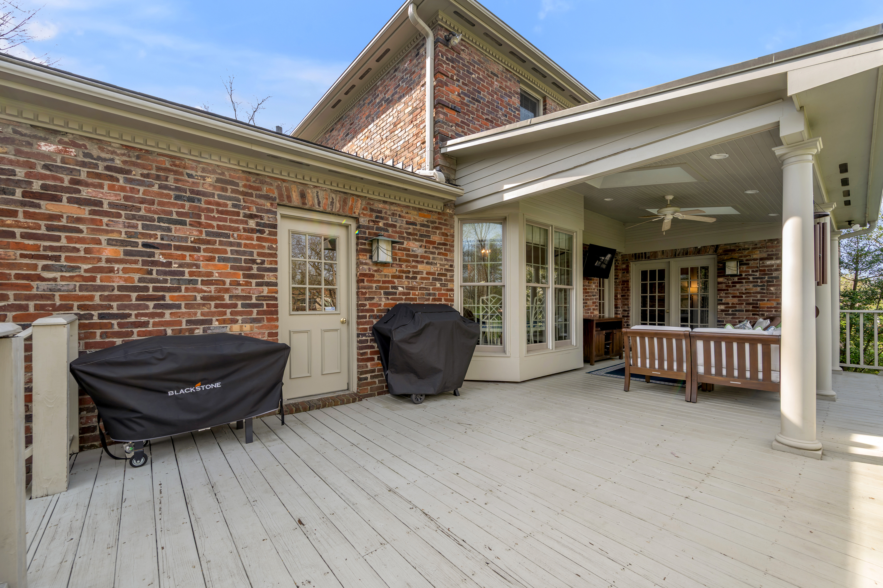  2071 Manor Drive - 物件實景