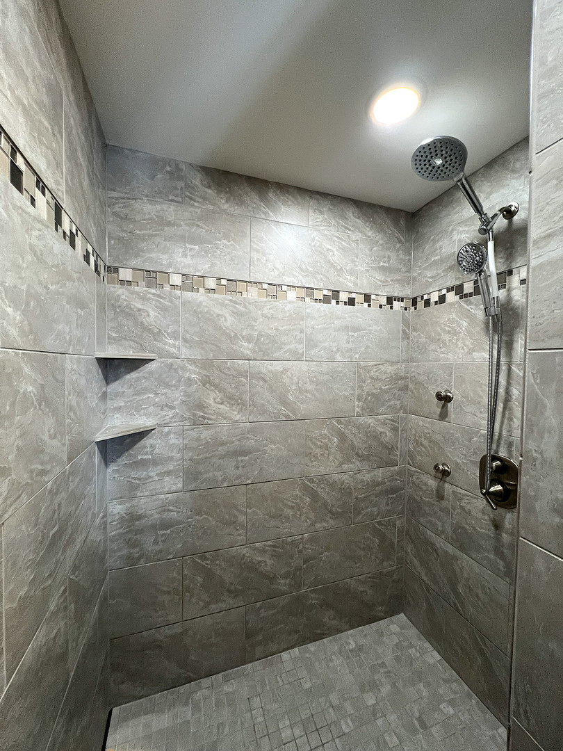 Mokena, Illinois, 60448, United States, 5 Bedrooms Bedrooms, ,4 BathroomsBathrooms,Residential,For Sale,2005248