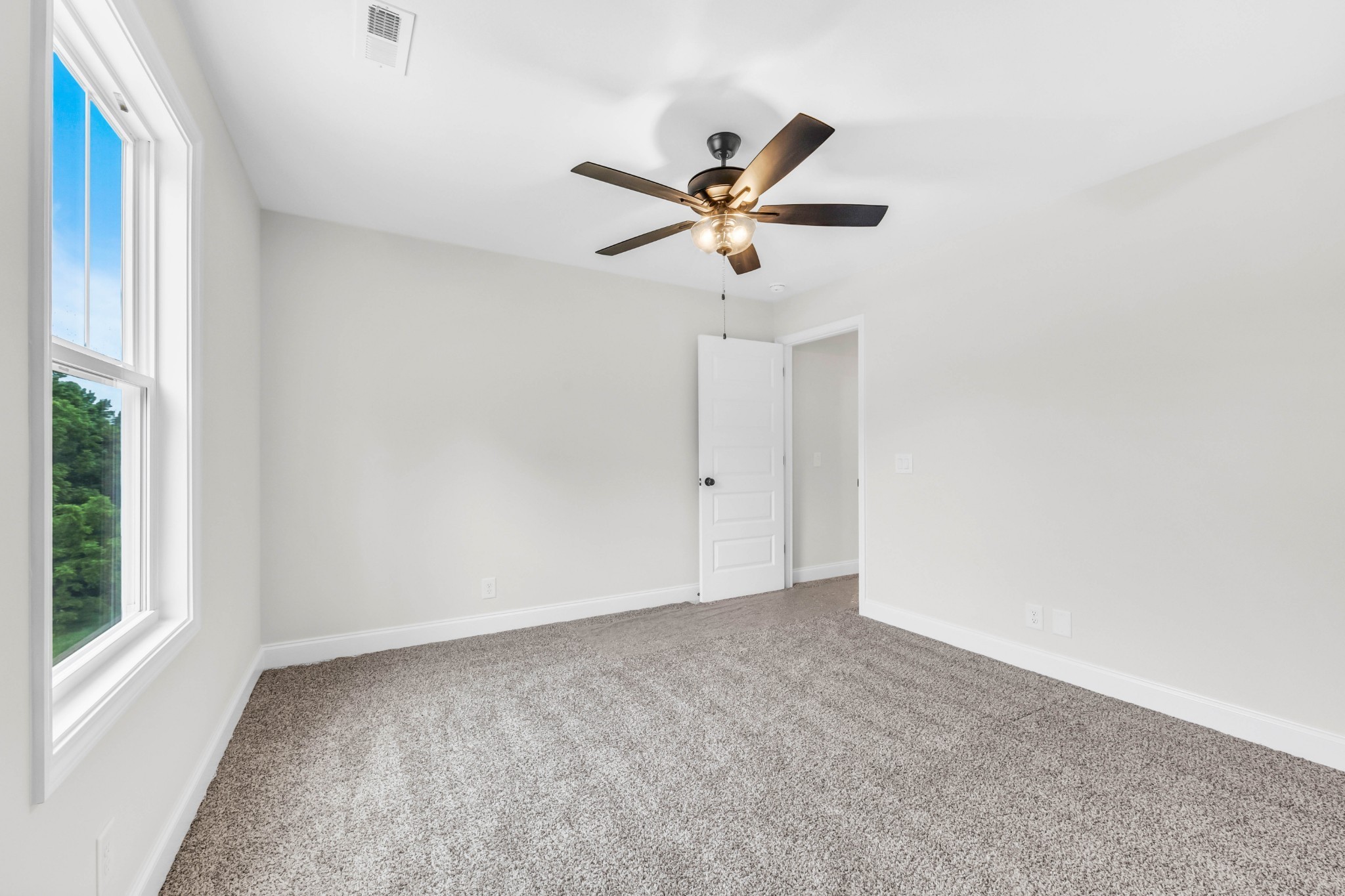 Clarksville, Tennessee, 37040, United States, 4 Bedrooms Bedrooms, ,3 BathroomsBathrooms,Residential,For Sale,2001195