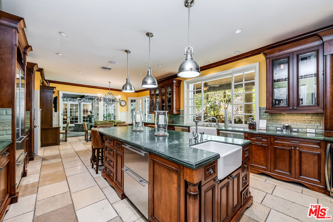 Los Angeles, California, 90049, United States, 6 Bedrooms Bedrooms, ,8 BathroomsBathrooms,Residential,For Sale,1940213
