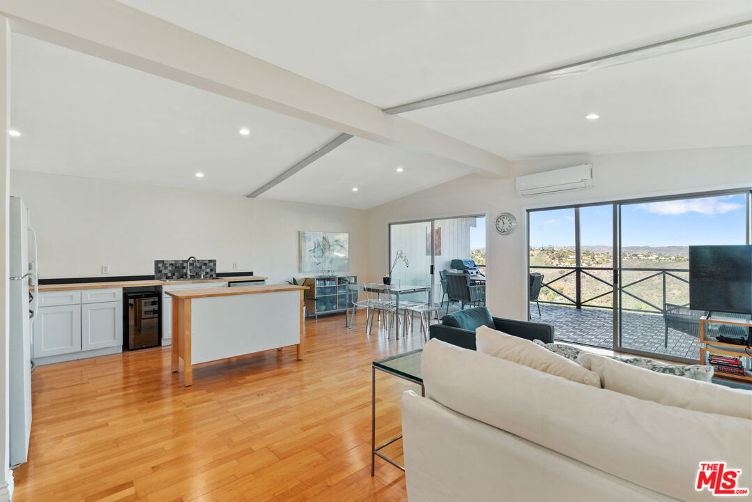 Calabasas, California, 91302, United States, 4 Bedrooms Bedrooms, ,4 BathroomsBathrooms,Residential,For Sale,2002110