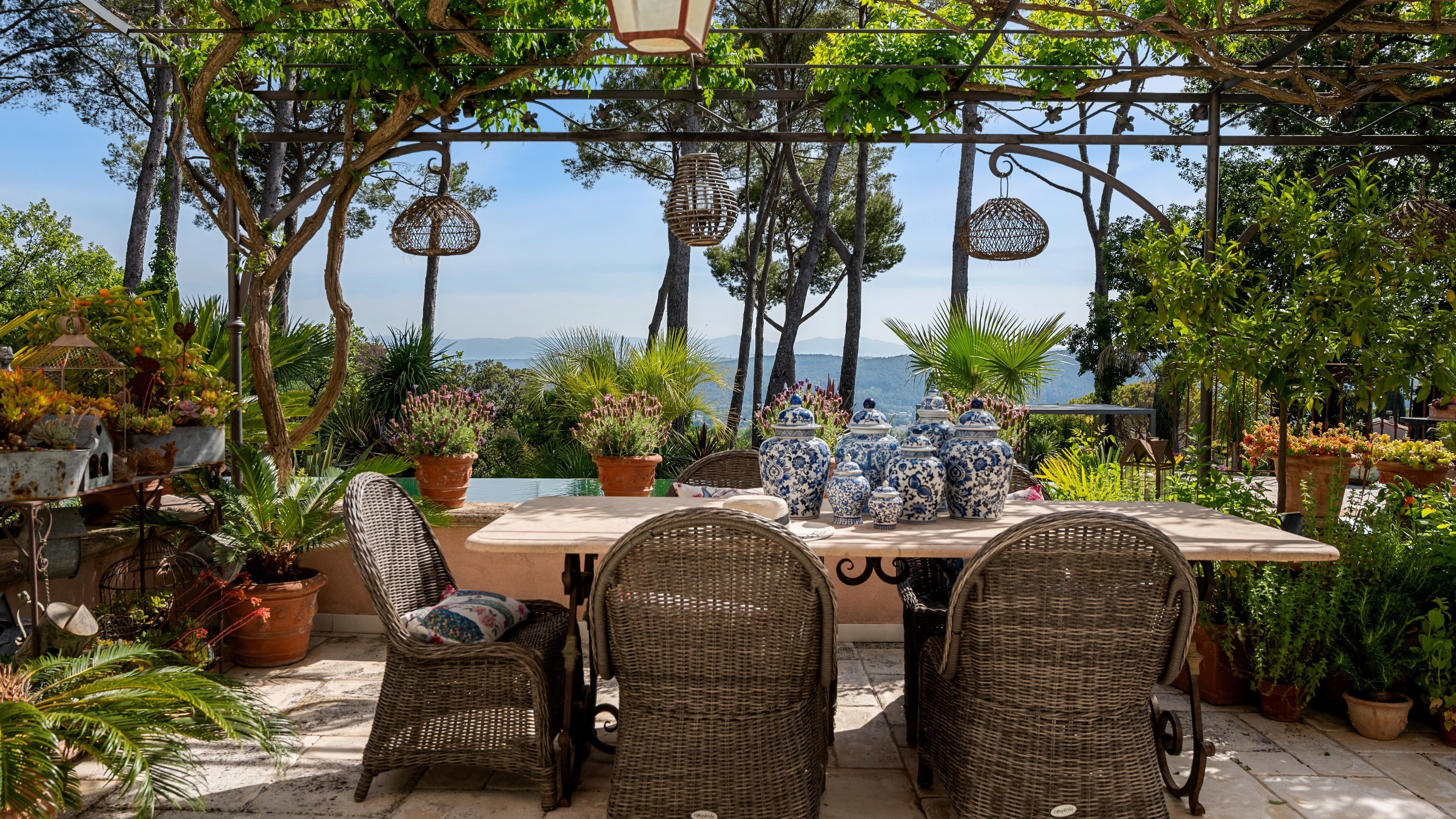  Exceptional Charming Estate with Remarkable Gardens in a Preserved Setting - 物件實景