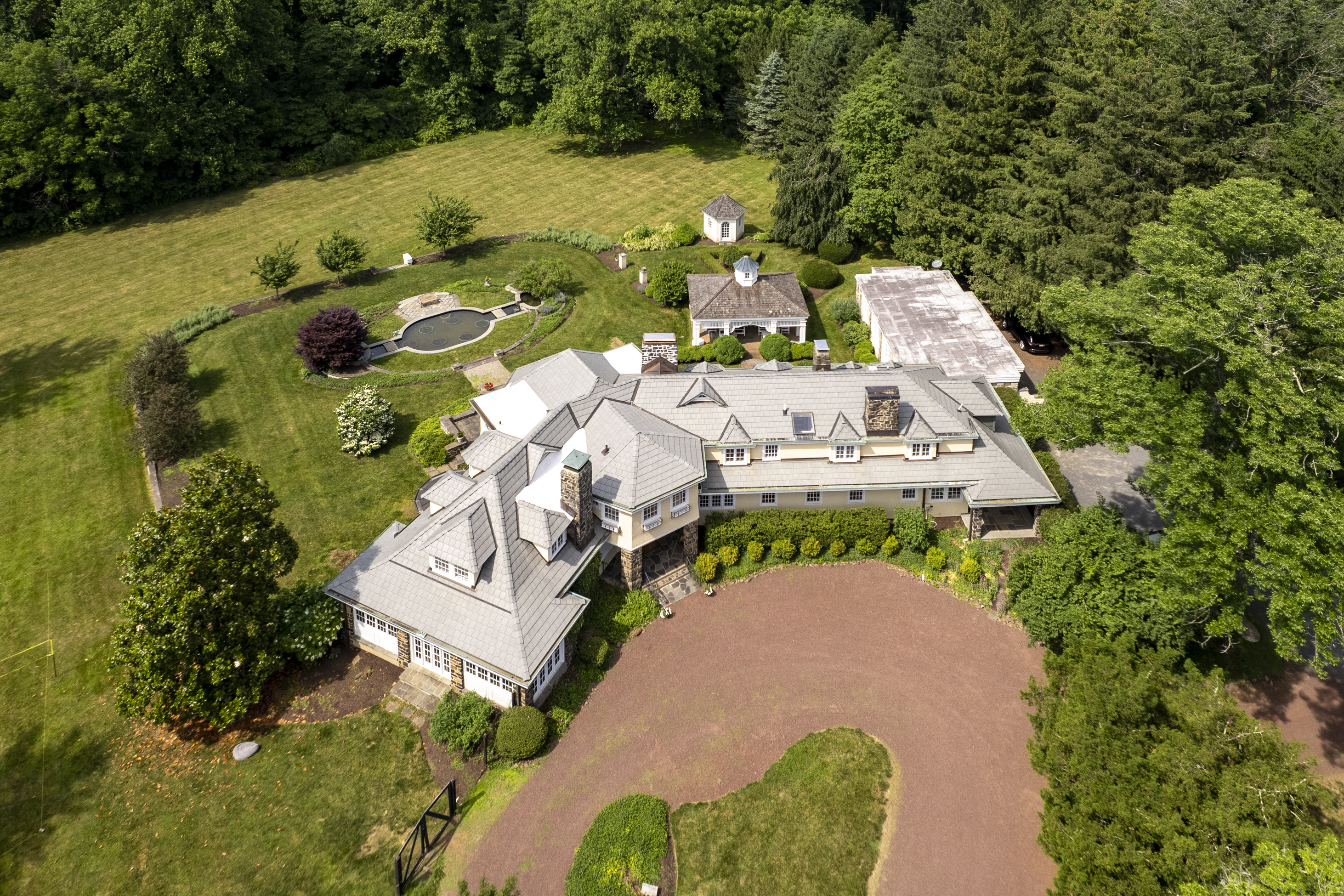  Sprawling Estate with a Rich History and Gorgeous Grounds - 物件實景