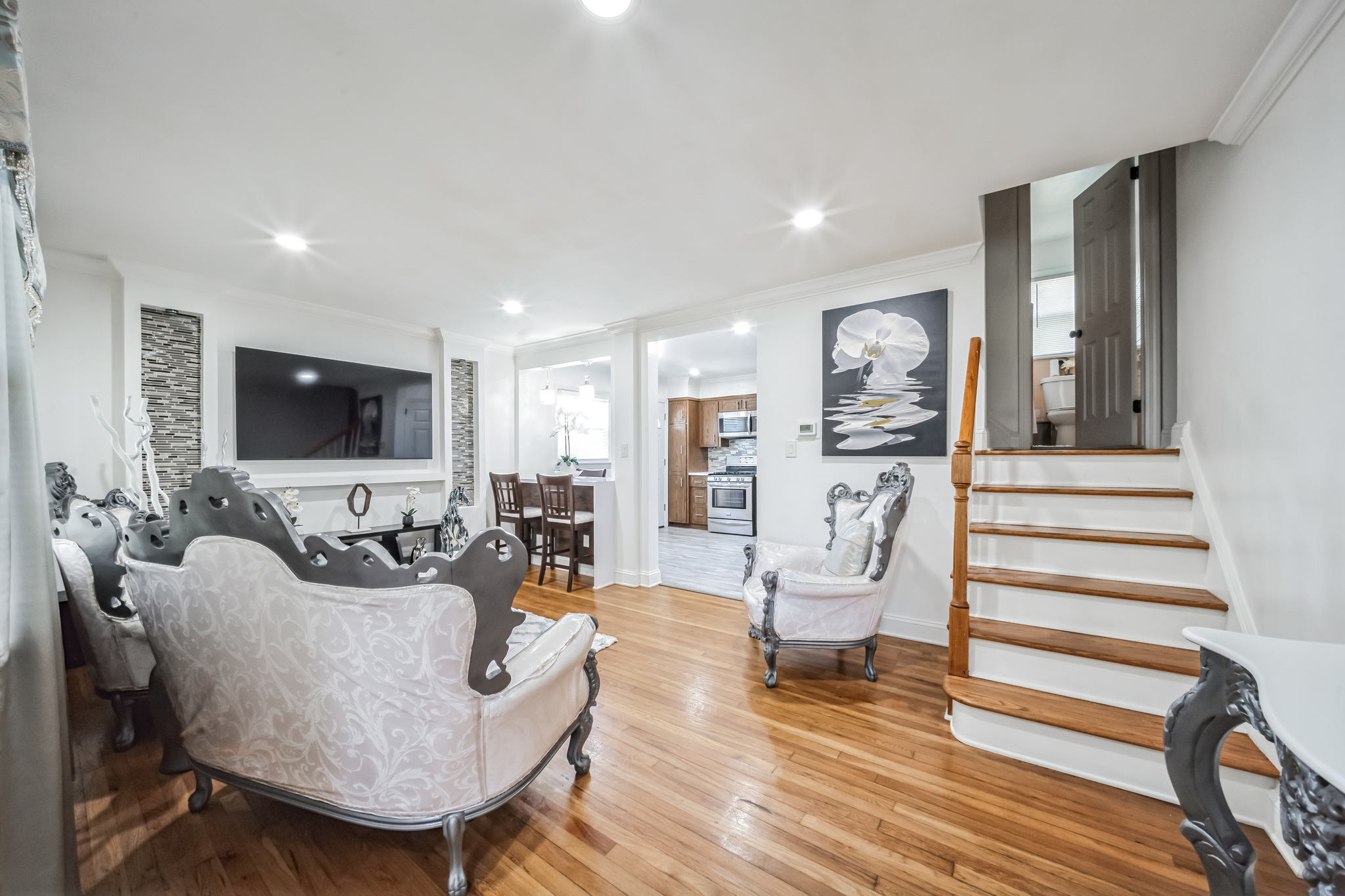 Elmwood Park, New Jersey, 07407, United States, 3 Bedrooms Bedrooms, ,2 BathroomsBathrooms,Residential,For Sale,1982757