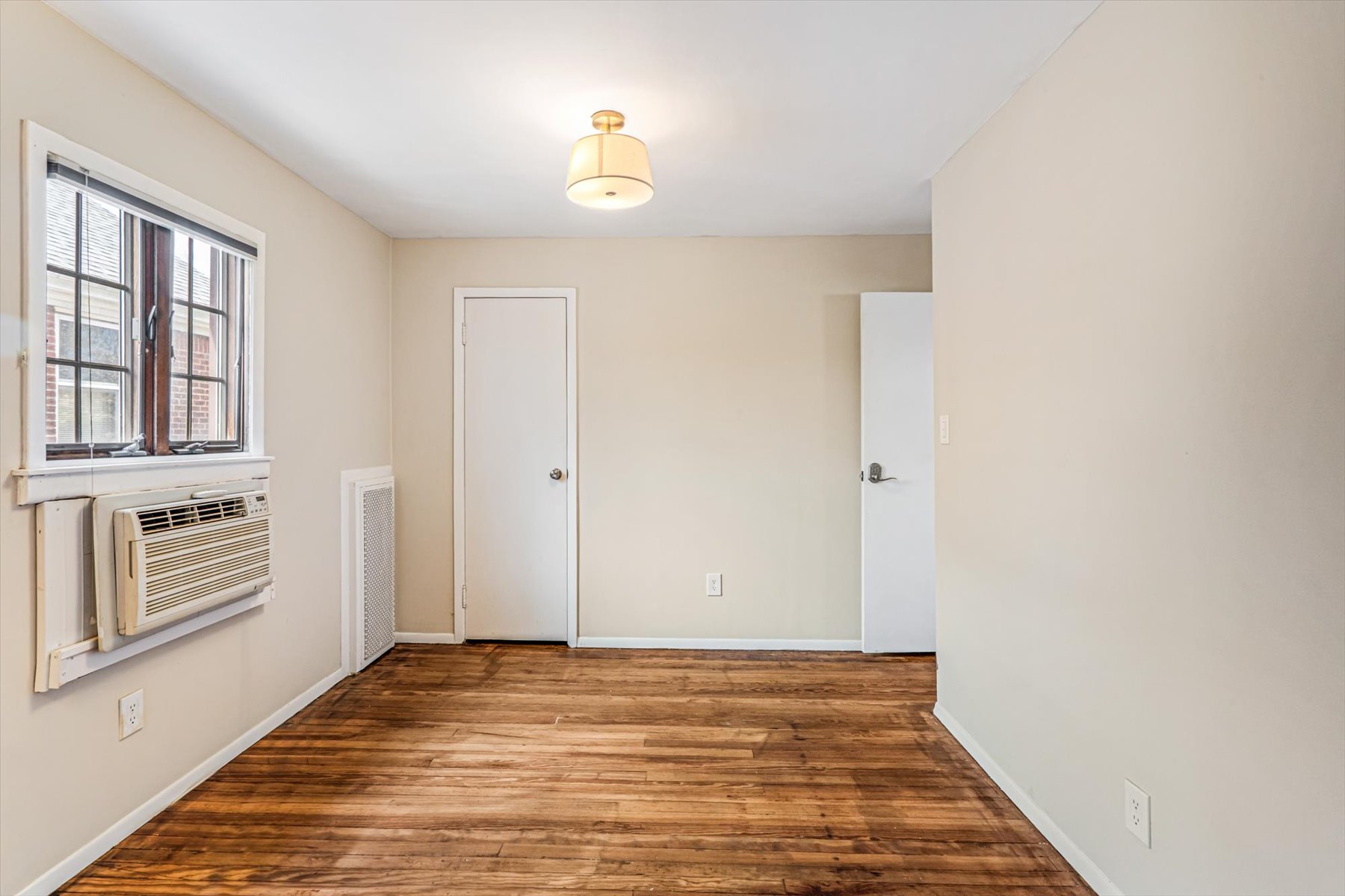  90-43 70th Drive, Forest Hills, NY, 11375 - 物件實景