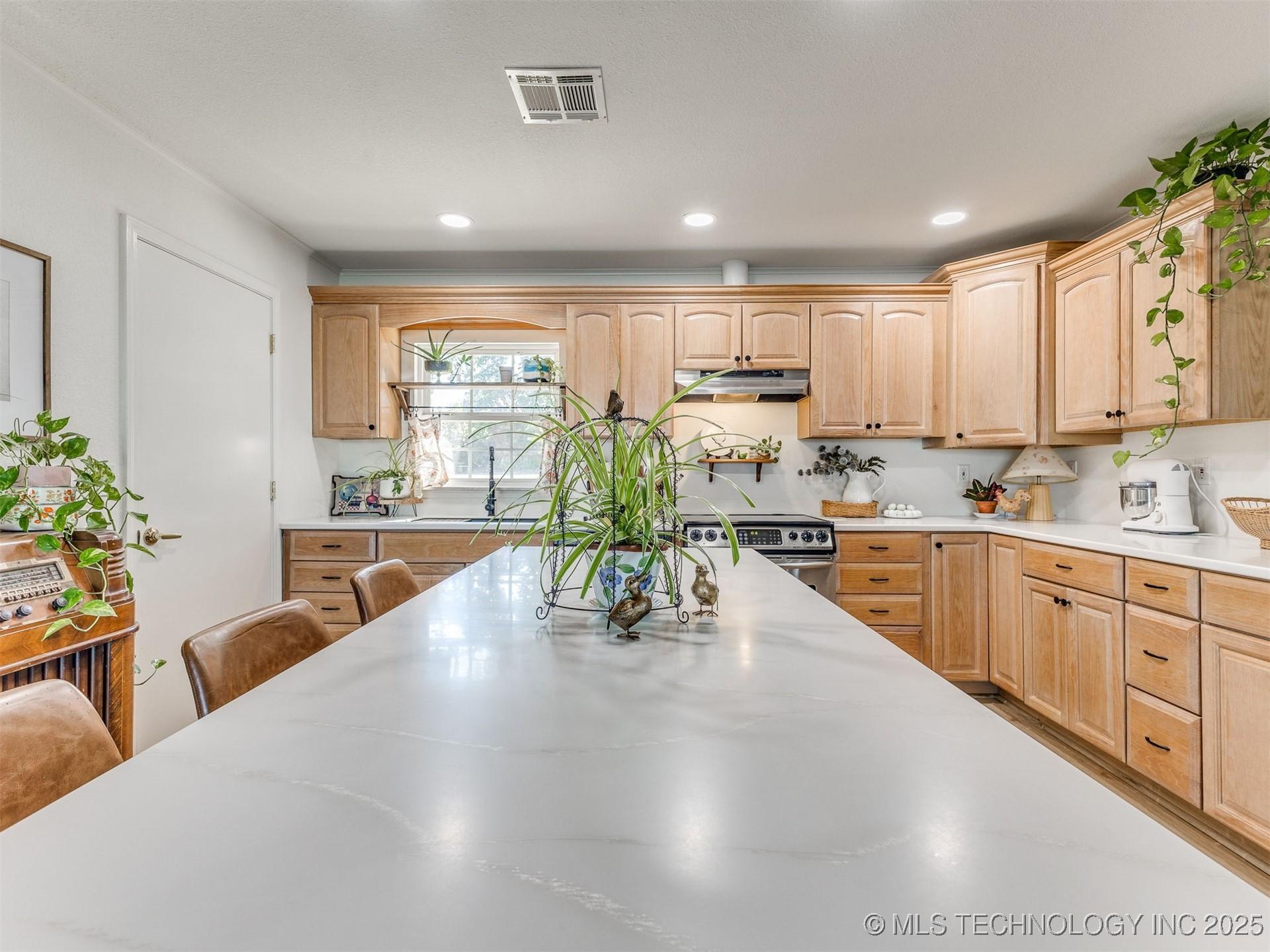 Mannford, Oklahoma, 74044, United States, 4 Bedrooms Bedrooms, ,3 BathroomsBathrooms,Residential,For Sale,1974696