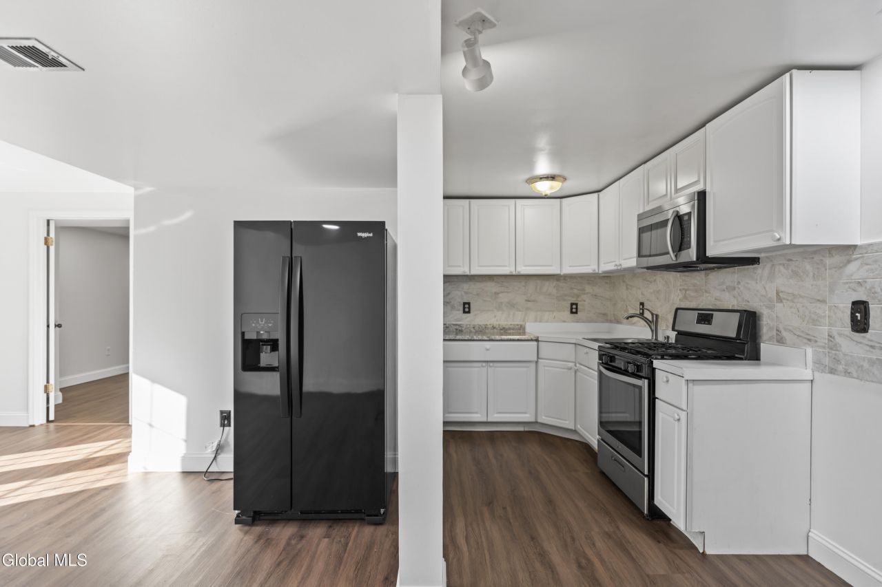 Niskayuna, New York, 12309, United States, 6 Bedrooms Bedrooms, ,4 BathroomsBathrooms,Residential,For Sale,1906999