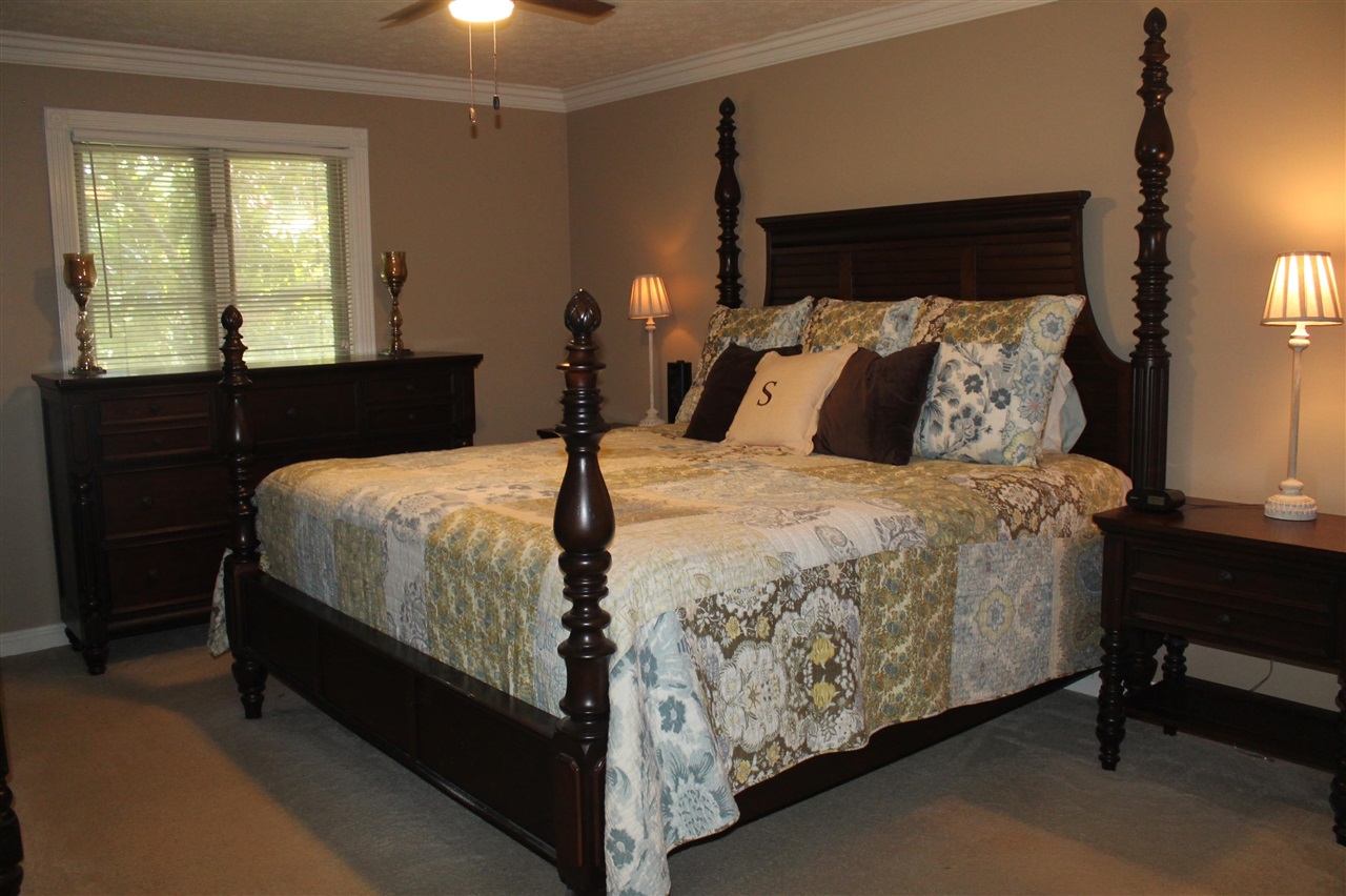 Alvaton, Kentucky, 42122, United States, 5 Bedrooms Bedrooms, ,4 BathroomsBathrooms,Residential,For Sale,1908612