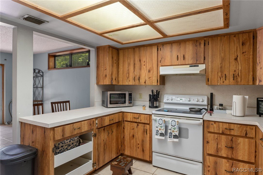 Inverness, Florida, 34453, United States, 6 Bedrooms Bedrooms, ,4 BathroomsBathrooms,Residential,For Sale,1975798