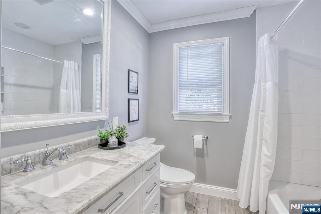Waldwick, New Jersey, 07463, United States, 3 Bedrooms Bedrooms, ,2 BathroomsBathrooms,Residential,For Sale,1918312