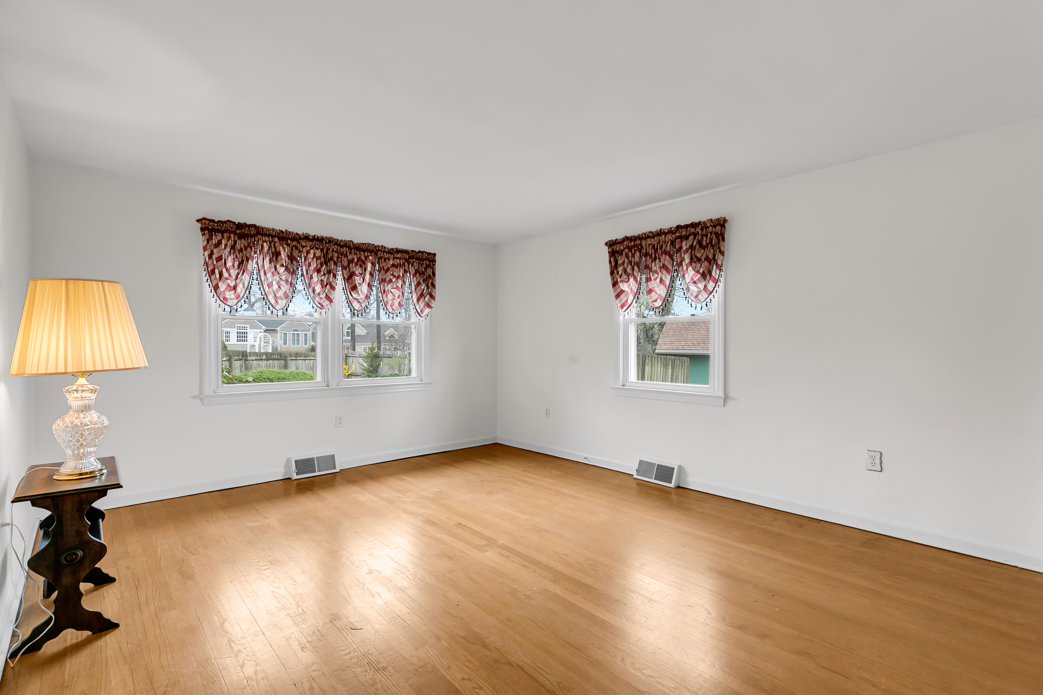  Fantastic Ranch on a Triangular  Corner Lot - 物件實景