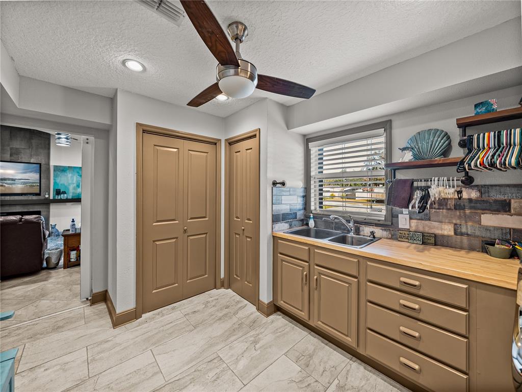 Lakeland, Florida, 33810, United States, 5 Bedrooms Bedrooms, ,4 BathroomsBathrooms,Residential,For Sale,1696884
