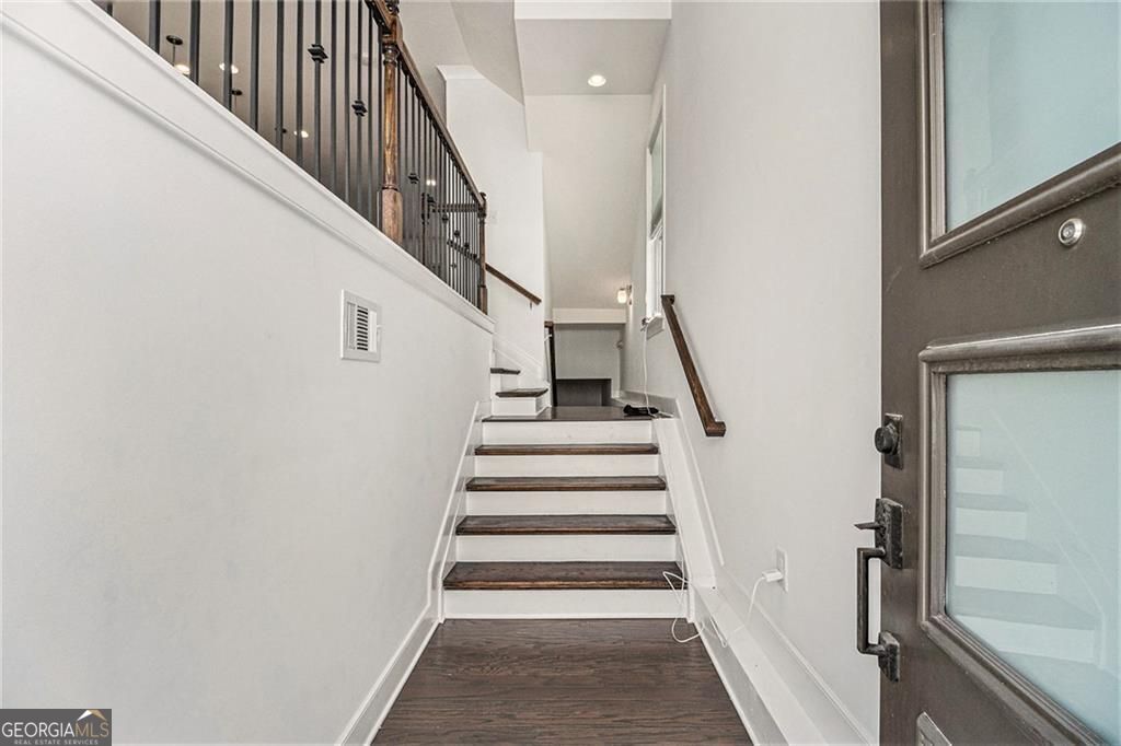 Atlanta, Georgia, 30324, United States, 4 Bedrooms Bedrooms, ,5 BathroomsBathrooms,Residential,For Sale,1909913