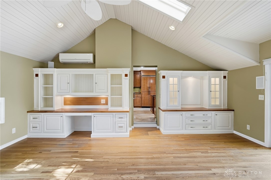 Oakwood, Ohio, 45409, United States, 4 Bedrooms Bedrooms, ,3 BathroomsBathrooms,Residential,For Sale,1987886