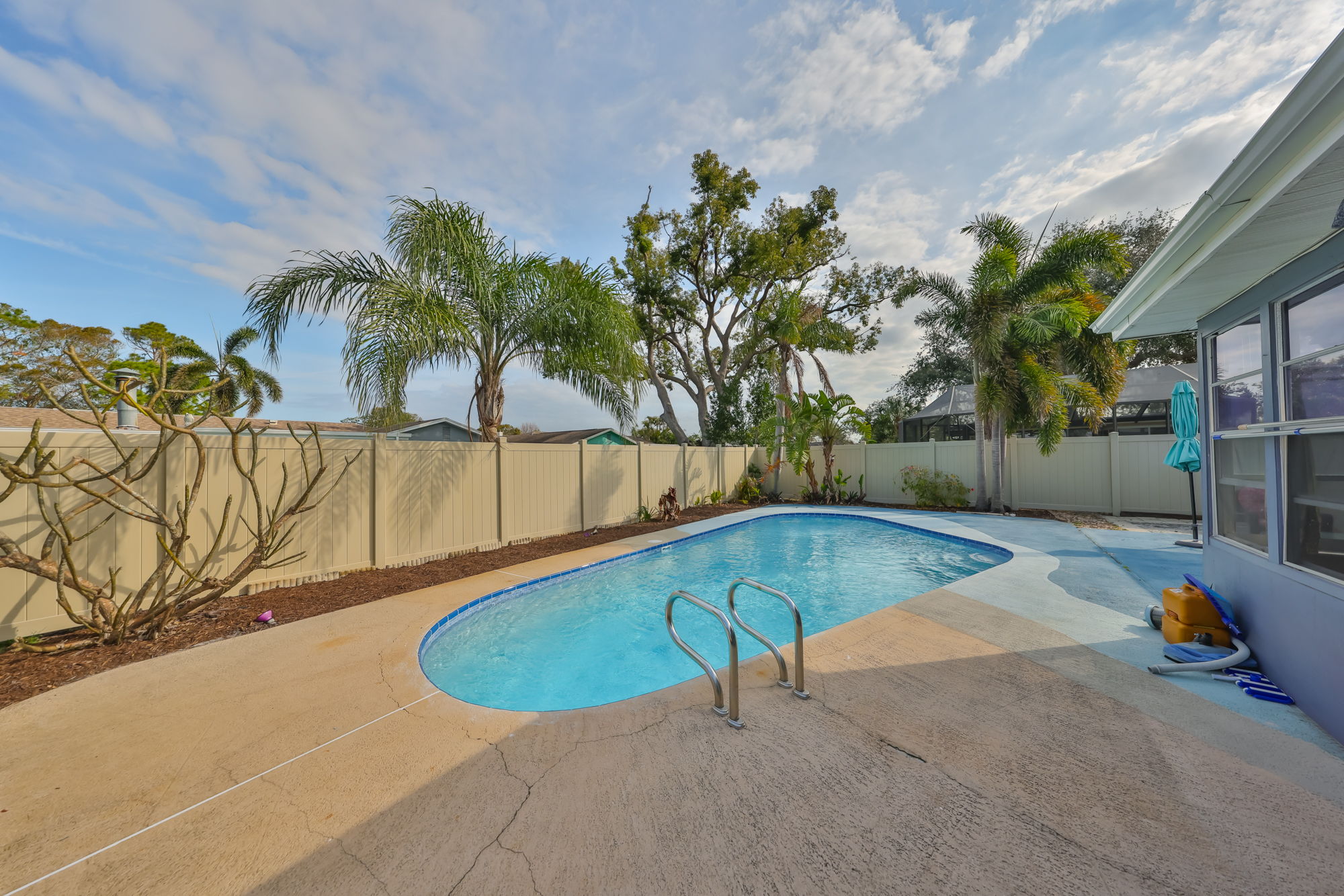 Seminole, Florida, 33772, United States, 4 Bedrooms Bedrooms, ,2 BathroomsBathrooms,Residential,For Sale,2013302