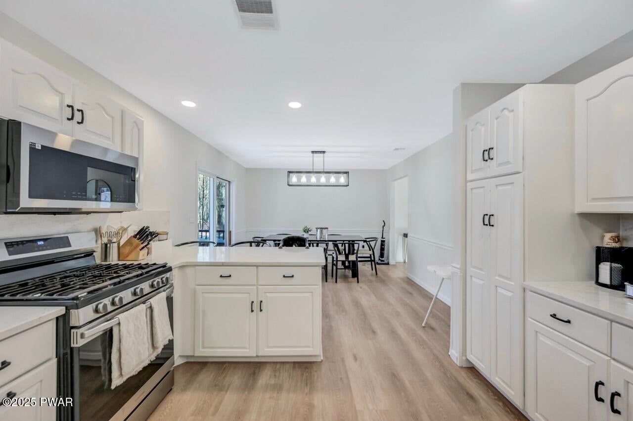 Lords Valley, Pennsylvania, 18428, United States, 6 Bedrooms Bedrooms, ,3 BathroomsBathrooms,Residential,For Sale,2001480