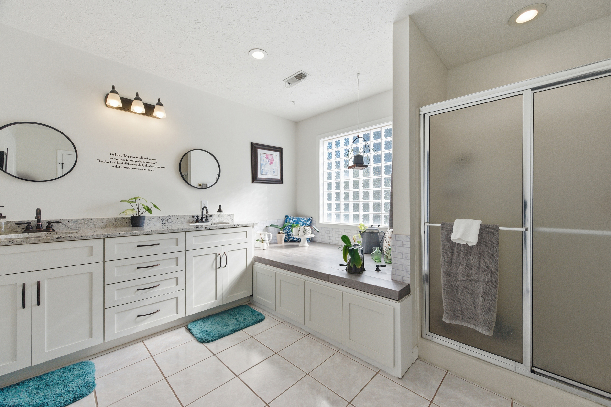 Yorktown, Virginia, 23693, United States, 6 Bedrooms Bedrooms, ,3 BathroomsBathrooms,Residential,For Sale,1988039