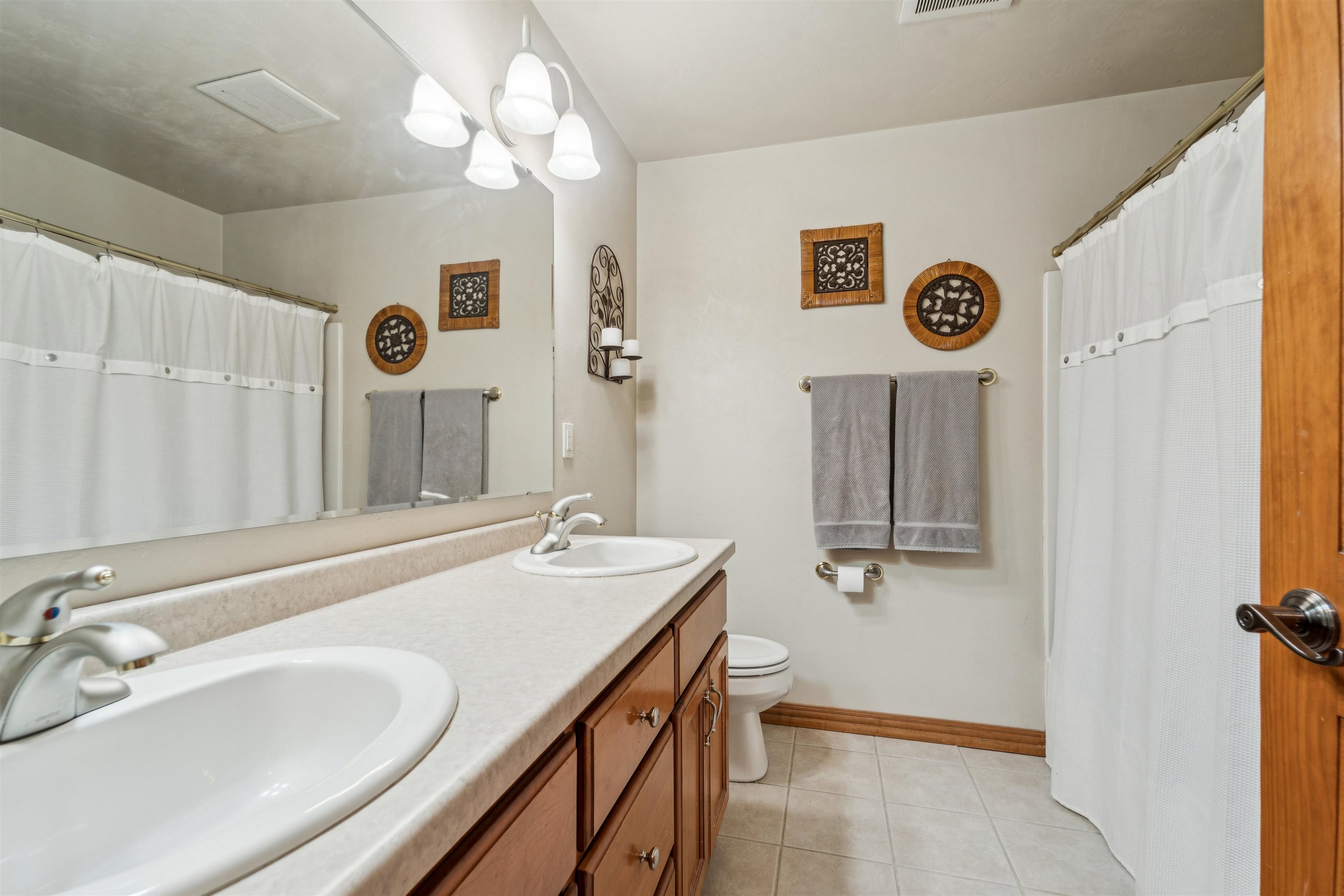 GREEN BAY, Wisconsin, 54311, United States, 4 Bedrooms Bedrooms, ,4 BathroomsBathrooms,Residential,For Sale,1911025