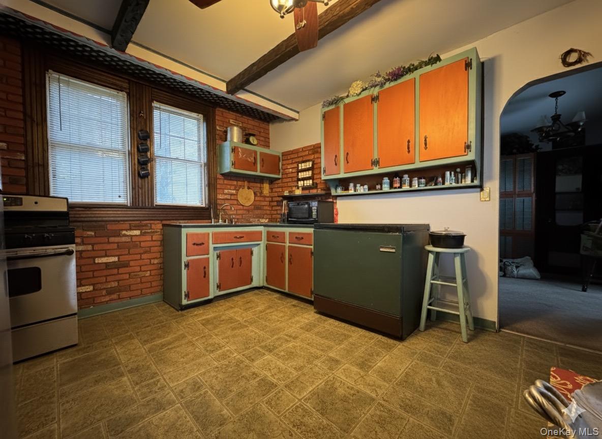 Glen Cove, New York, 11542, United States, 2 Bedrooms Bedrooms, ,2 BathroomsBathrooms,Residential,For Sale,1988144