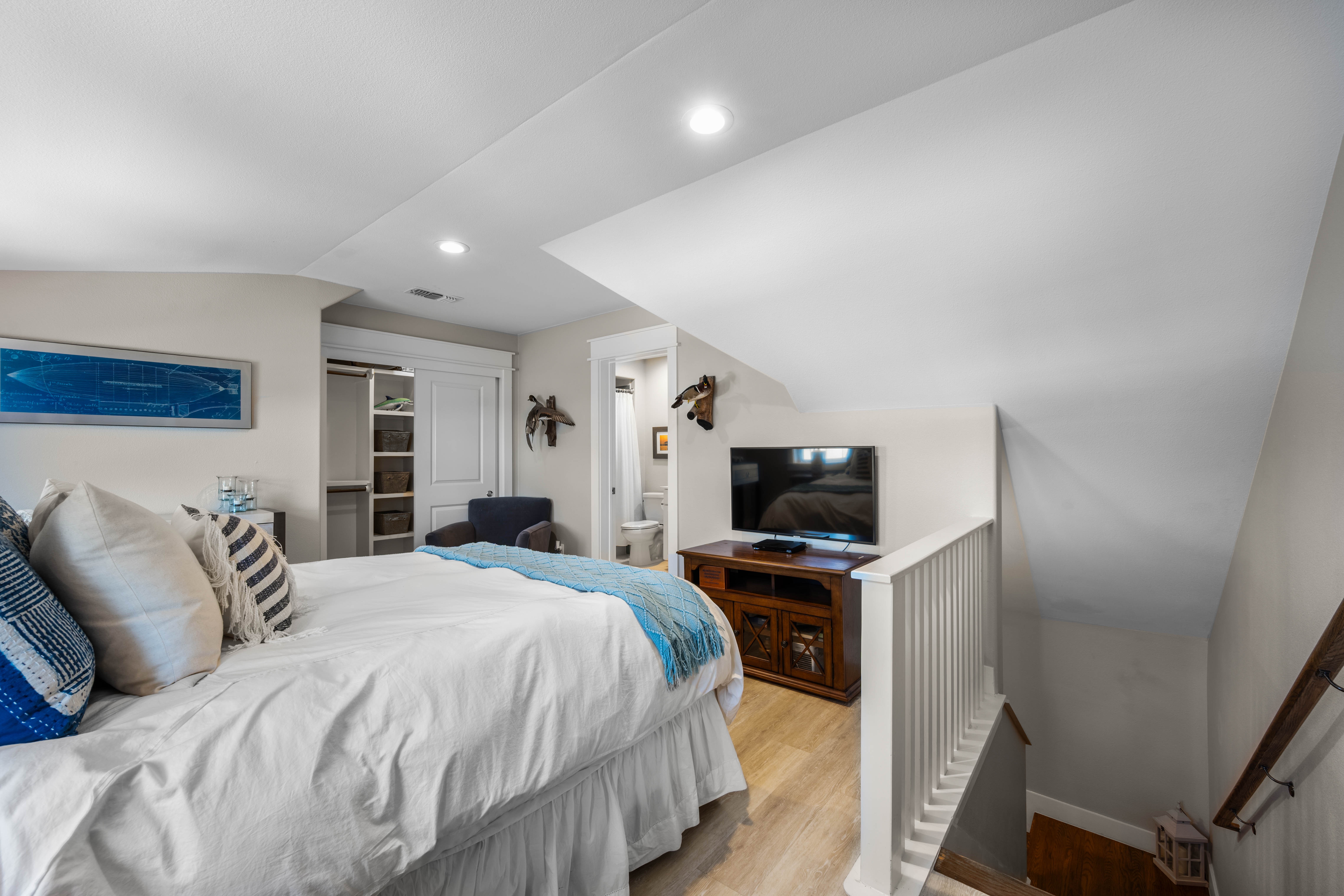  Relaxing 4BR Waterfront Condo - 物件實景