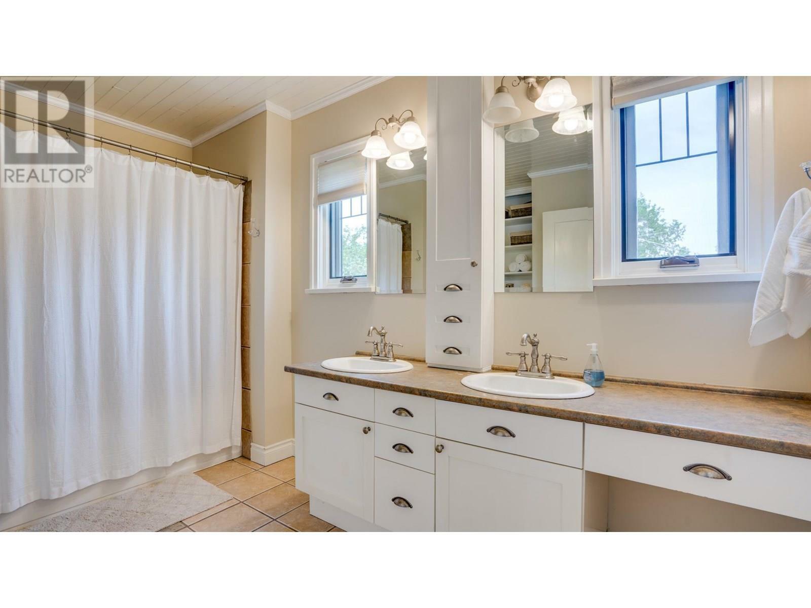 VERNON, British Columbia, V1T 1J7, CA, 5 Bedrooms Bedrooms, ,2 BathroomsBathrooms,Residential,For Sale,1865699