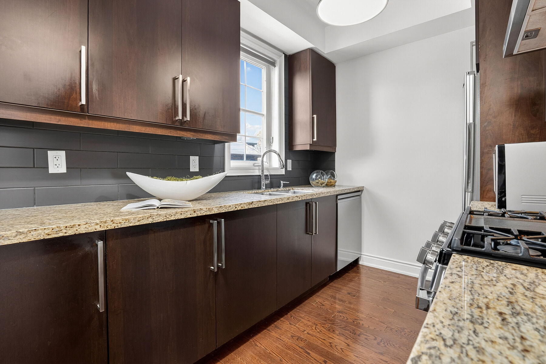  Rare Forest Hill Townhome - 物件實景