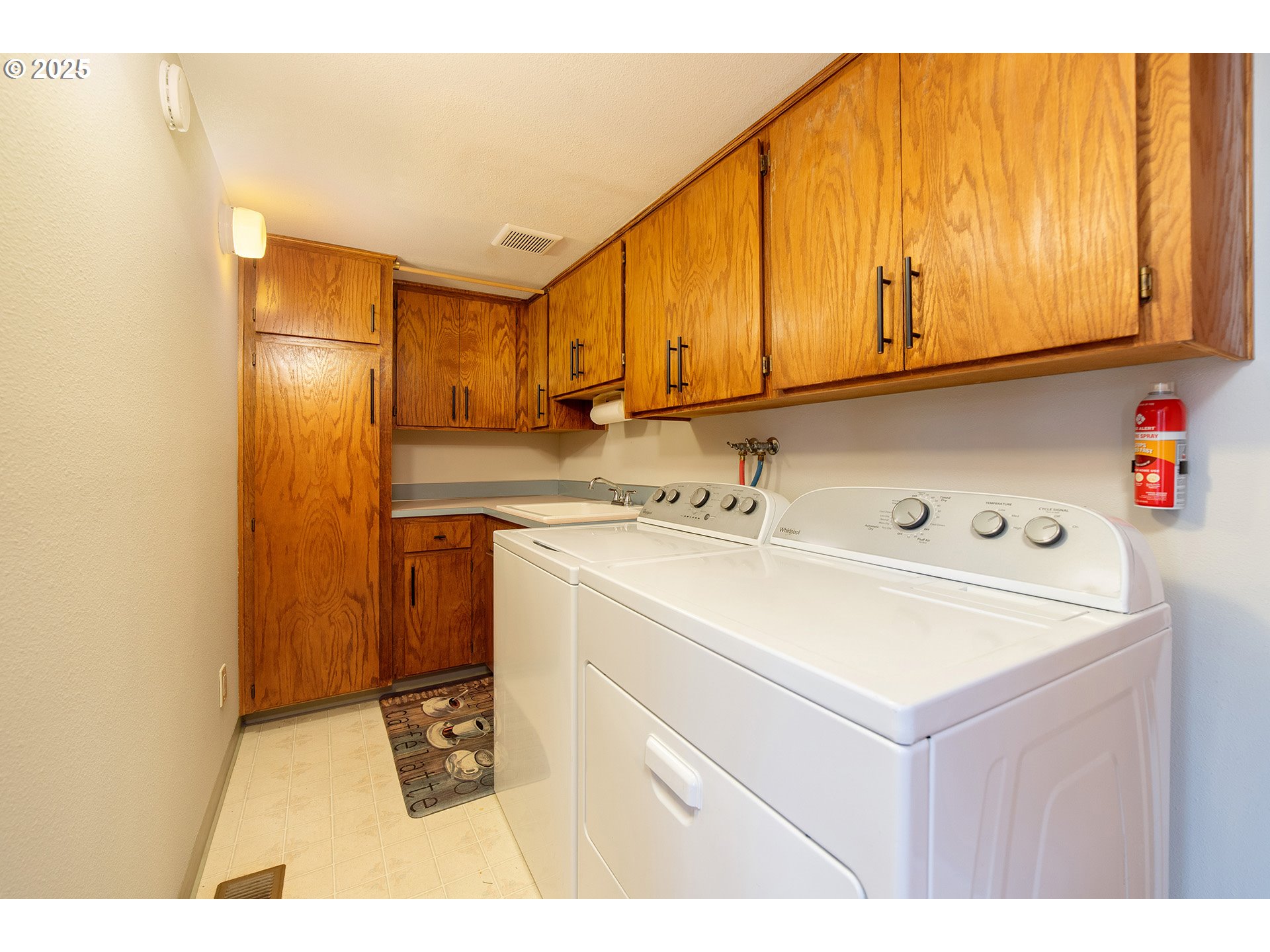 Clackamas, Oregon, 97015, United States, 3 Bedrooms Bedrooms, ,2 BathroomsBathrooms,Residential,For Sale,1868784