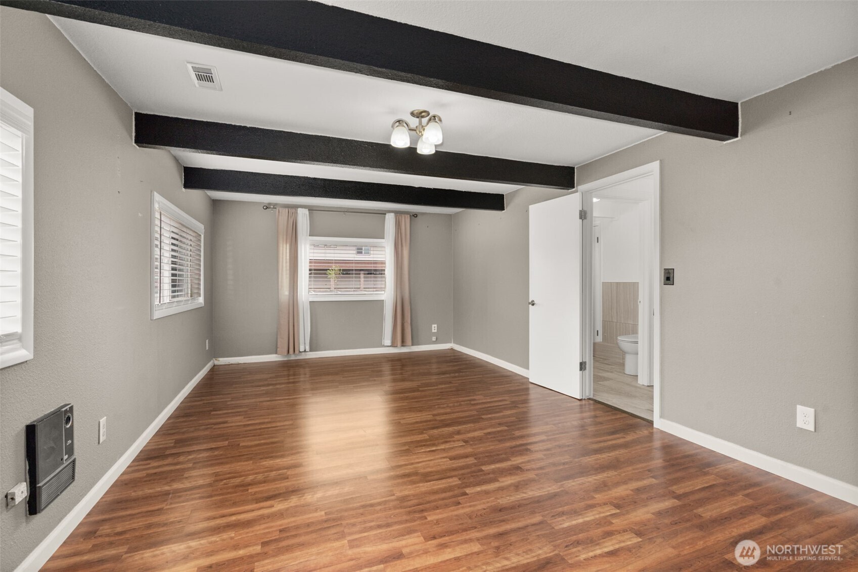 Centralia, Washington, 98531, United States, 3 Bedrooms Bedrooms, ,1 BathroomBathrooms,Residential,For Sale,1937909