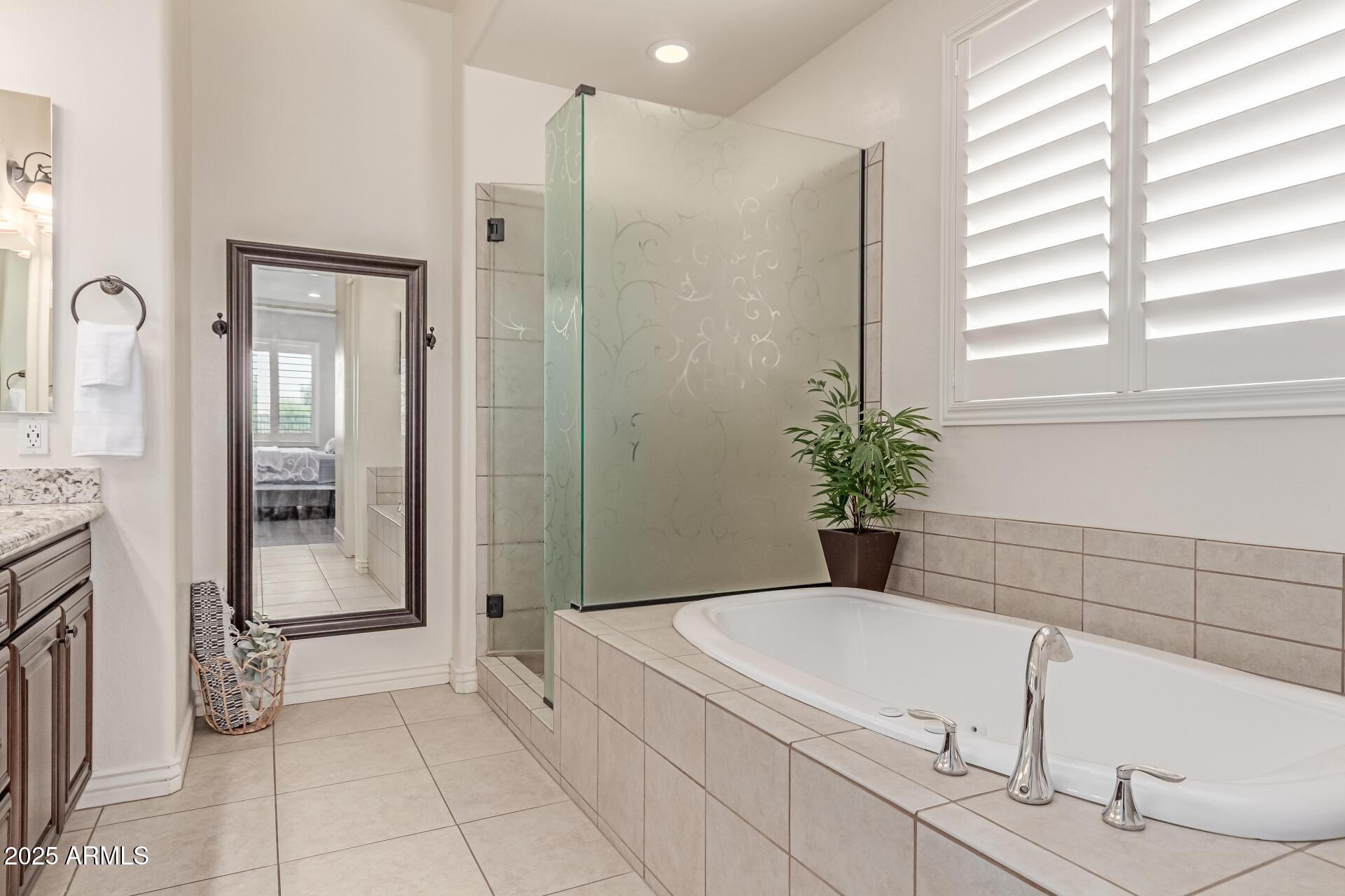 Phoenix, Arizona, 85050, United States, 5 Bedrooms Bedrooms, ,4 BathroomsBathrooms,Residential,For Sale,1980478