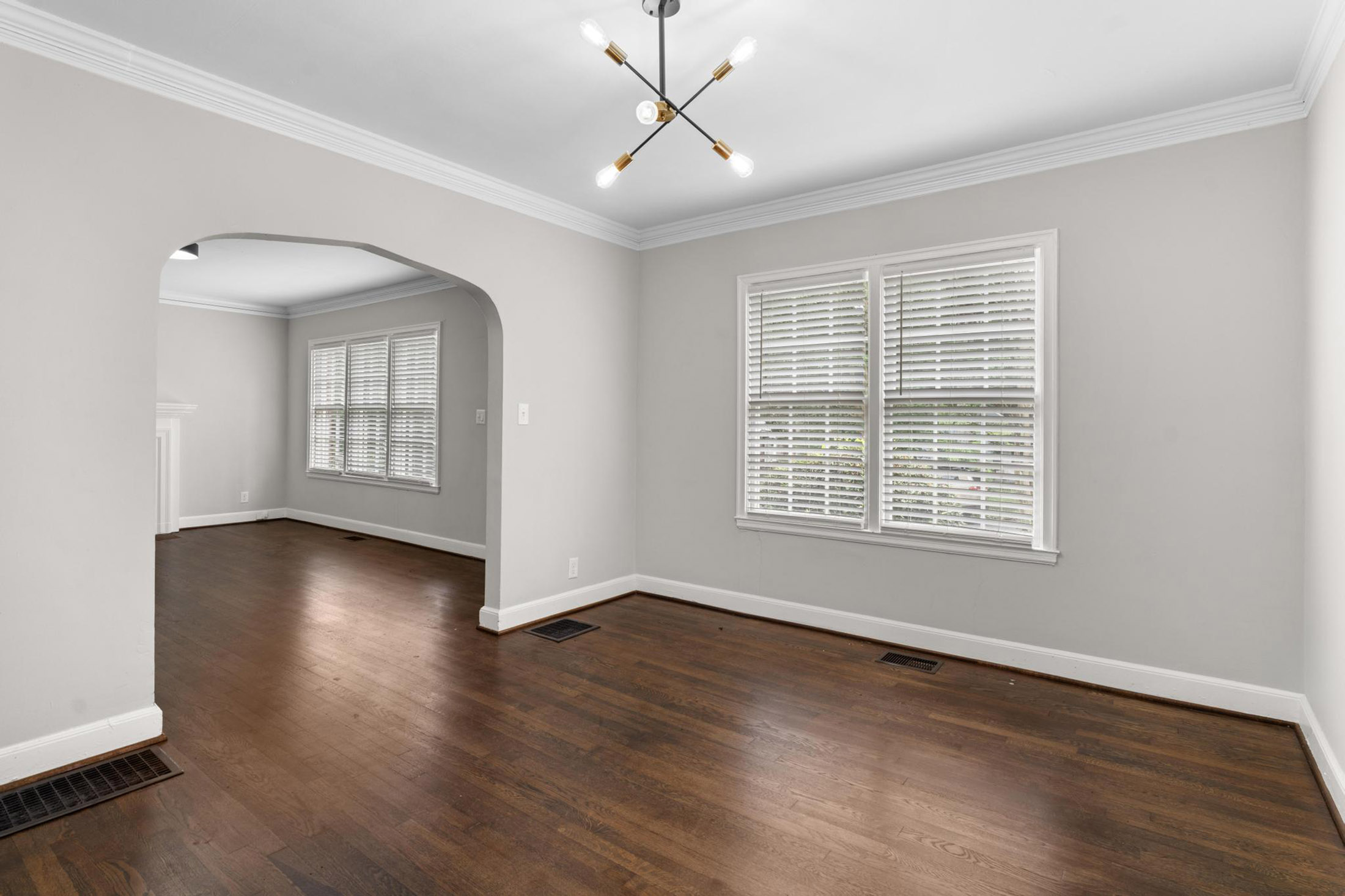  Move-in Ready Four Bedroom Home Offers Intown Convenience - 物件實景