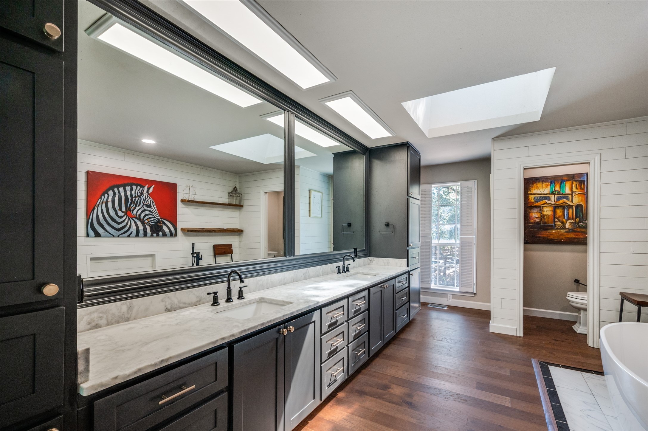 Arlington, Texas, 76017, United States, 3 Bedrooms Bedrooms, ,4 BathroomsBathrooms,Residential,For Sale,1934501