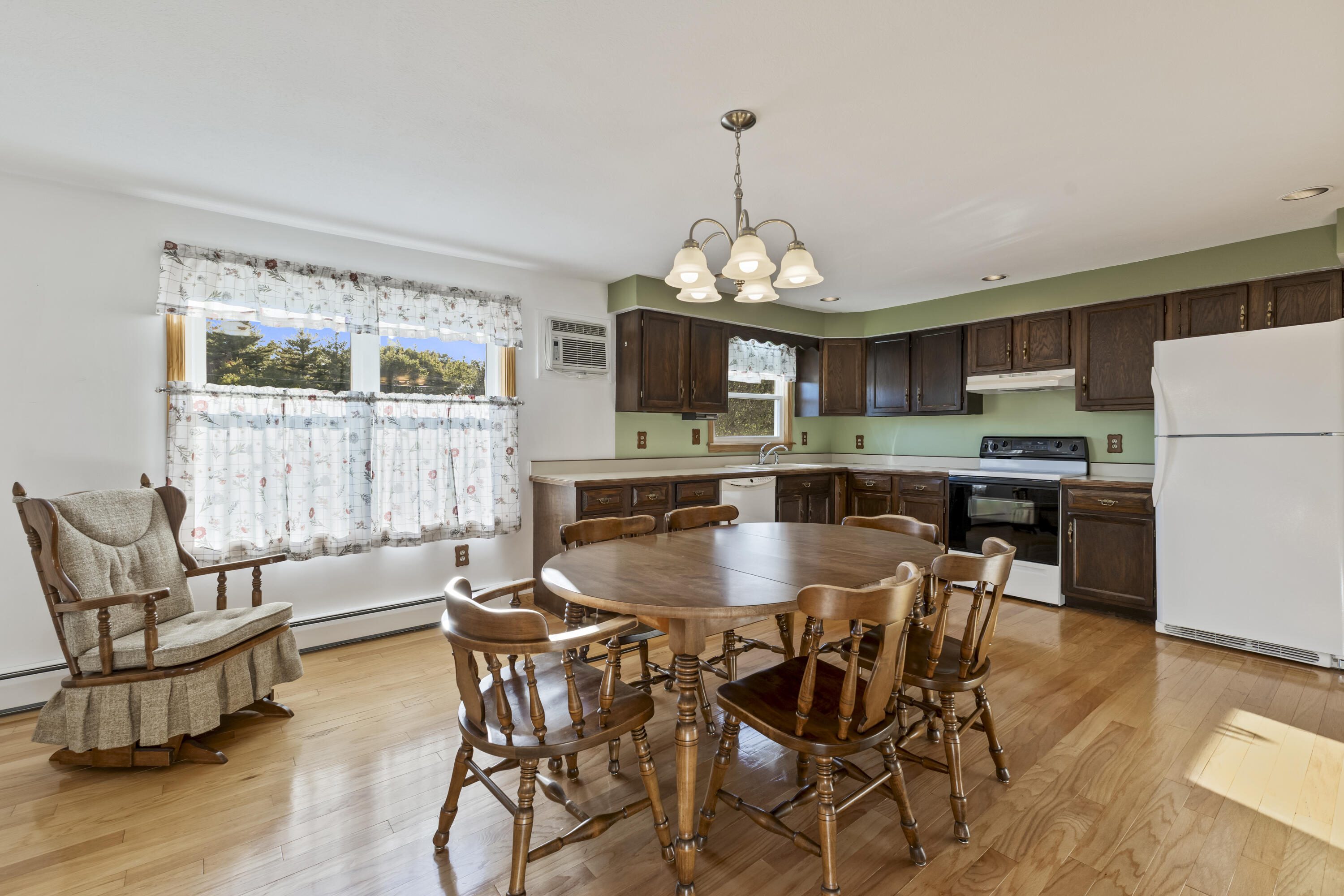 Saco, Maine, 04072, United States, 5 Bedrooms Bedrooms, ,2 BathroomsBathrooms,Residential,For Sale,1960704