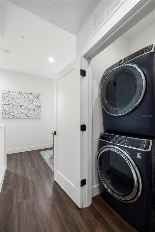 St Petersburg, Florida, 33701, United States, 2 Bedrooms Bedrooms, ,3 BathroomsBathrooms,Residential,For Sale,1994589