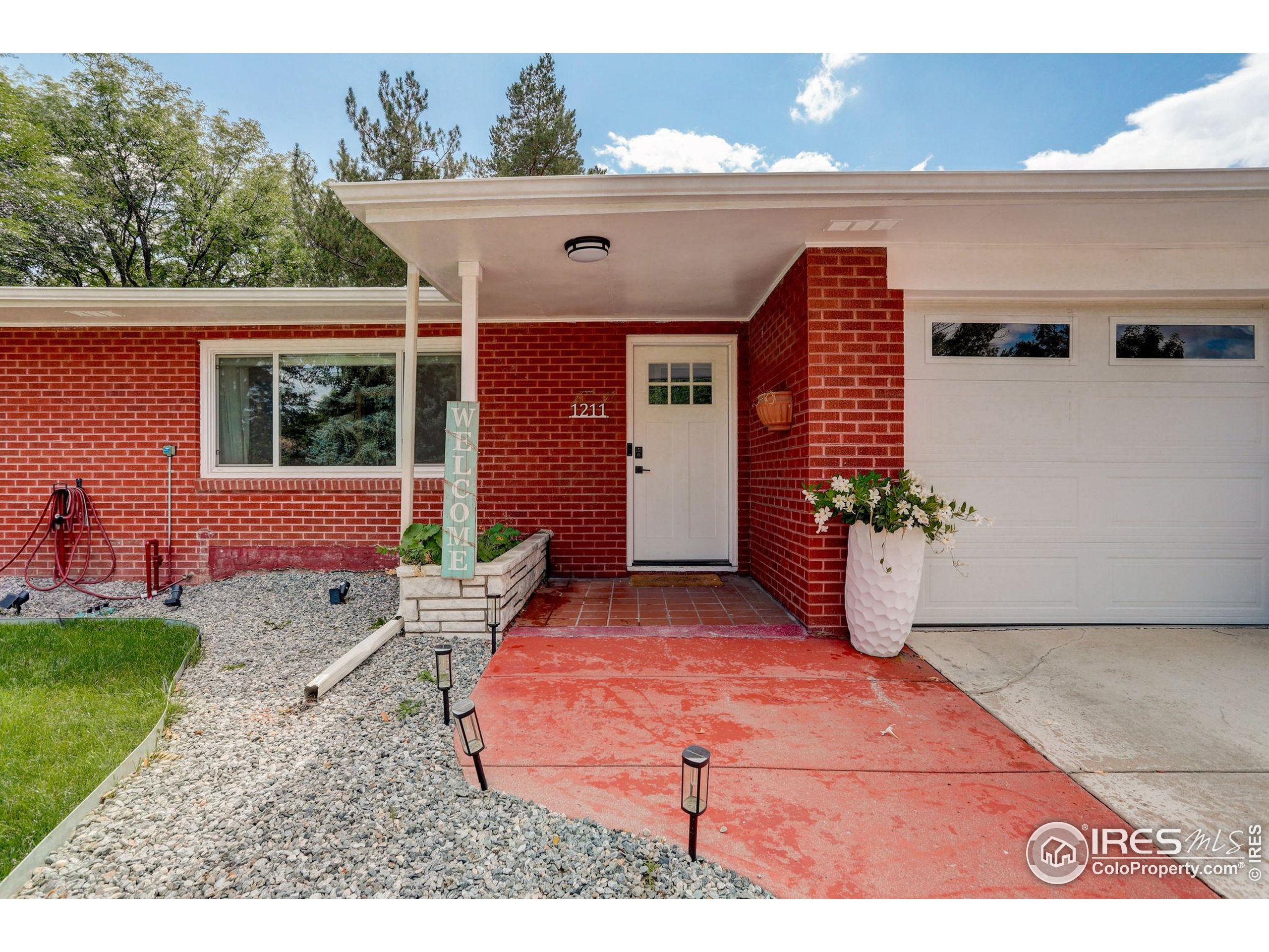 Longmont, Colorado, 80501, United States, 3 Bedrooms Bedrooms, ,1 BathroomBathrooms,Residential,For Sale,1948840