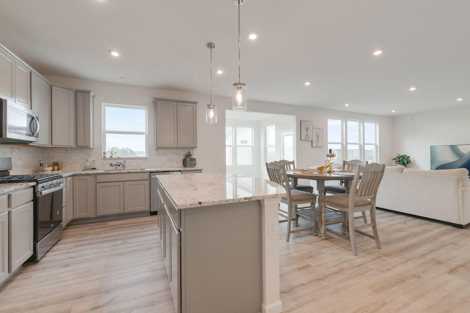 Algonquin, Illinois, 60102, United States, 3 Bedrooms Bedrooms, ,3 BathroomsBathrooms,Residential,For Sale,1962567